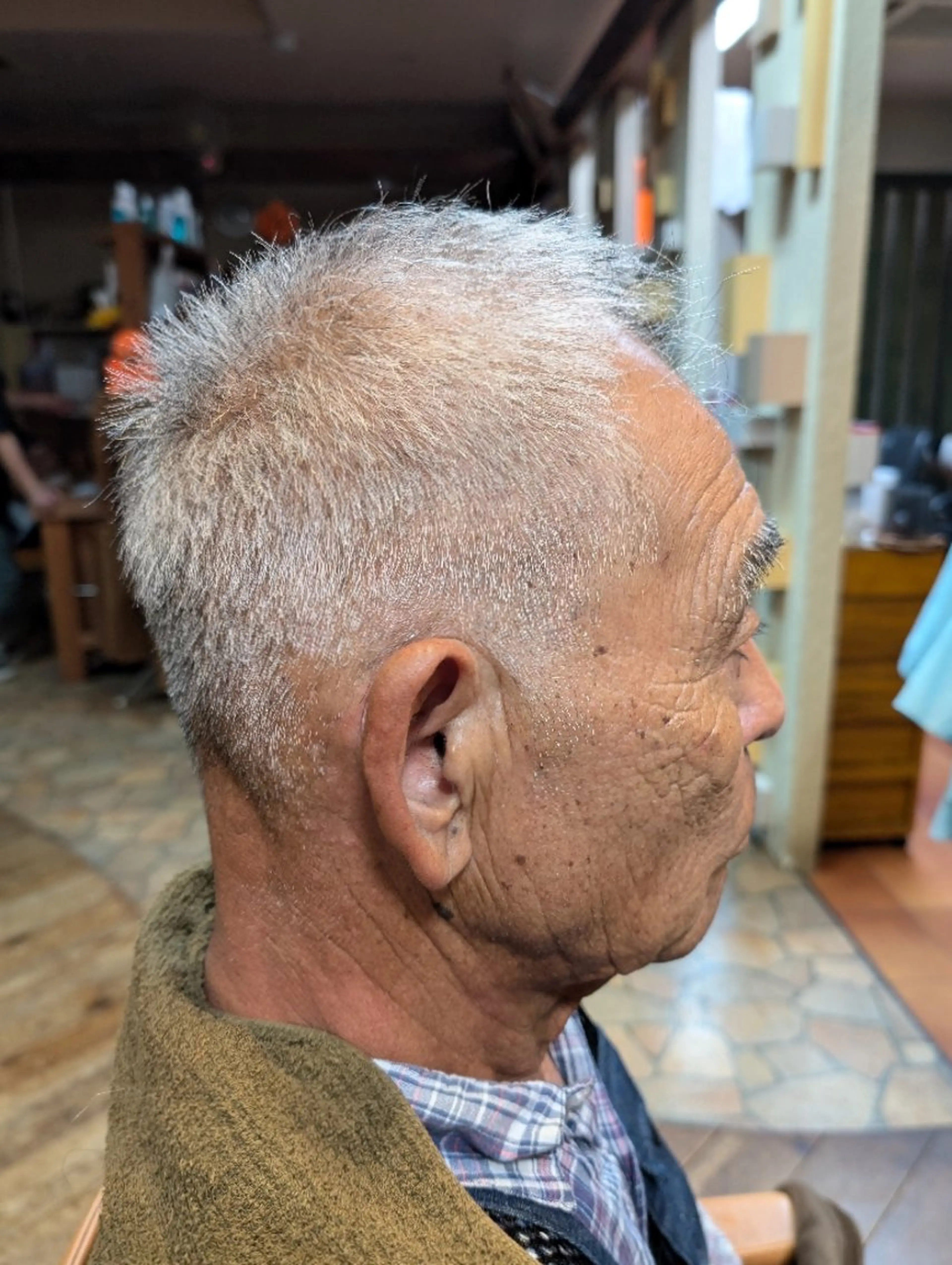 ショート メンズ 刈り上げ 本田 圭輔のヘアスタイル