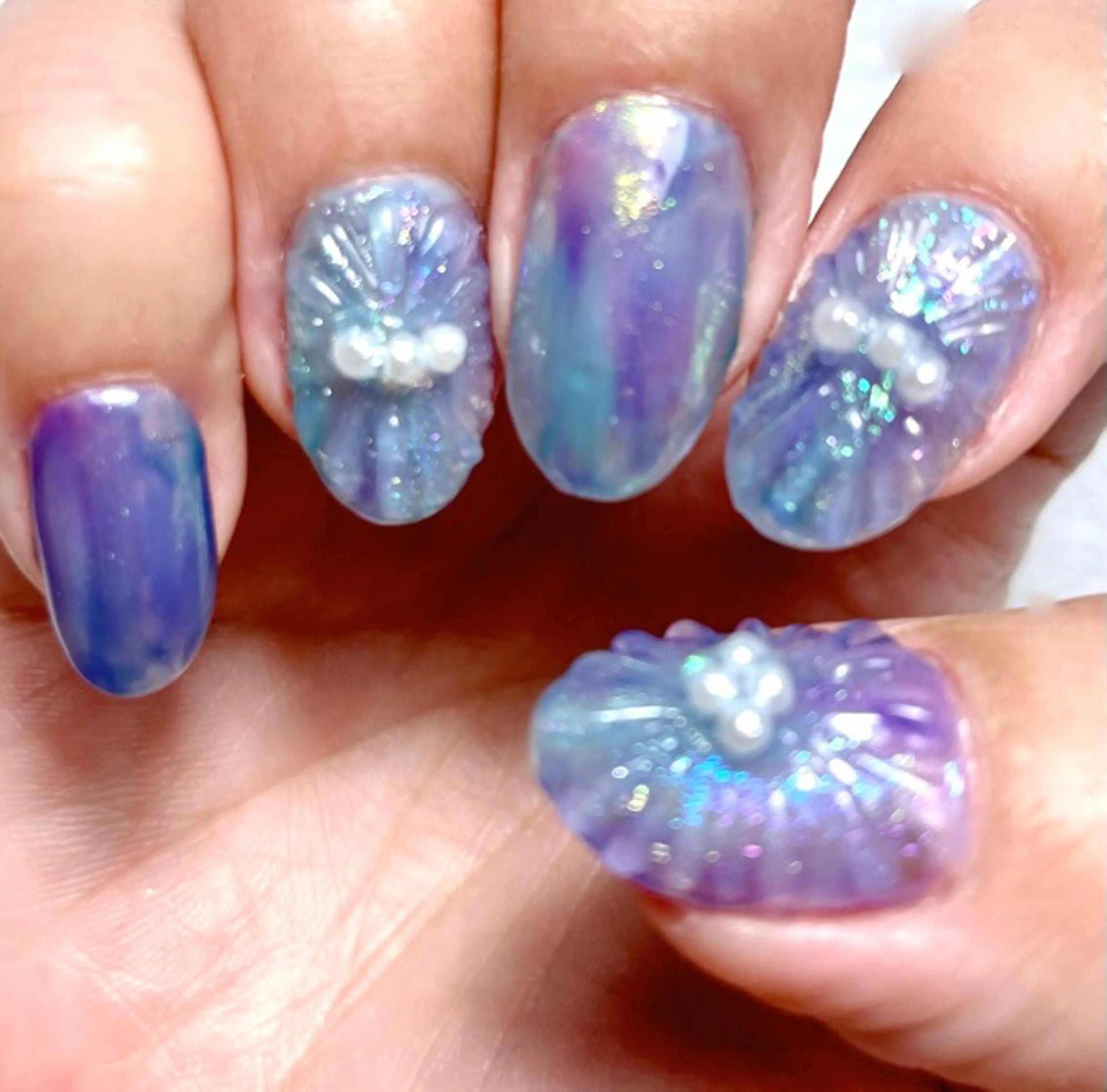 ネイル オーロラネイル ジェルネイル ミラーネイル ママリンド　志村坂上店所属・しみ えんのネイルデザイン