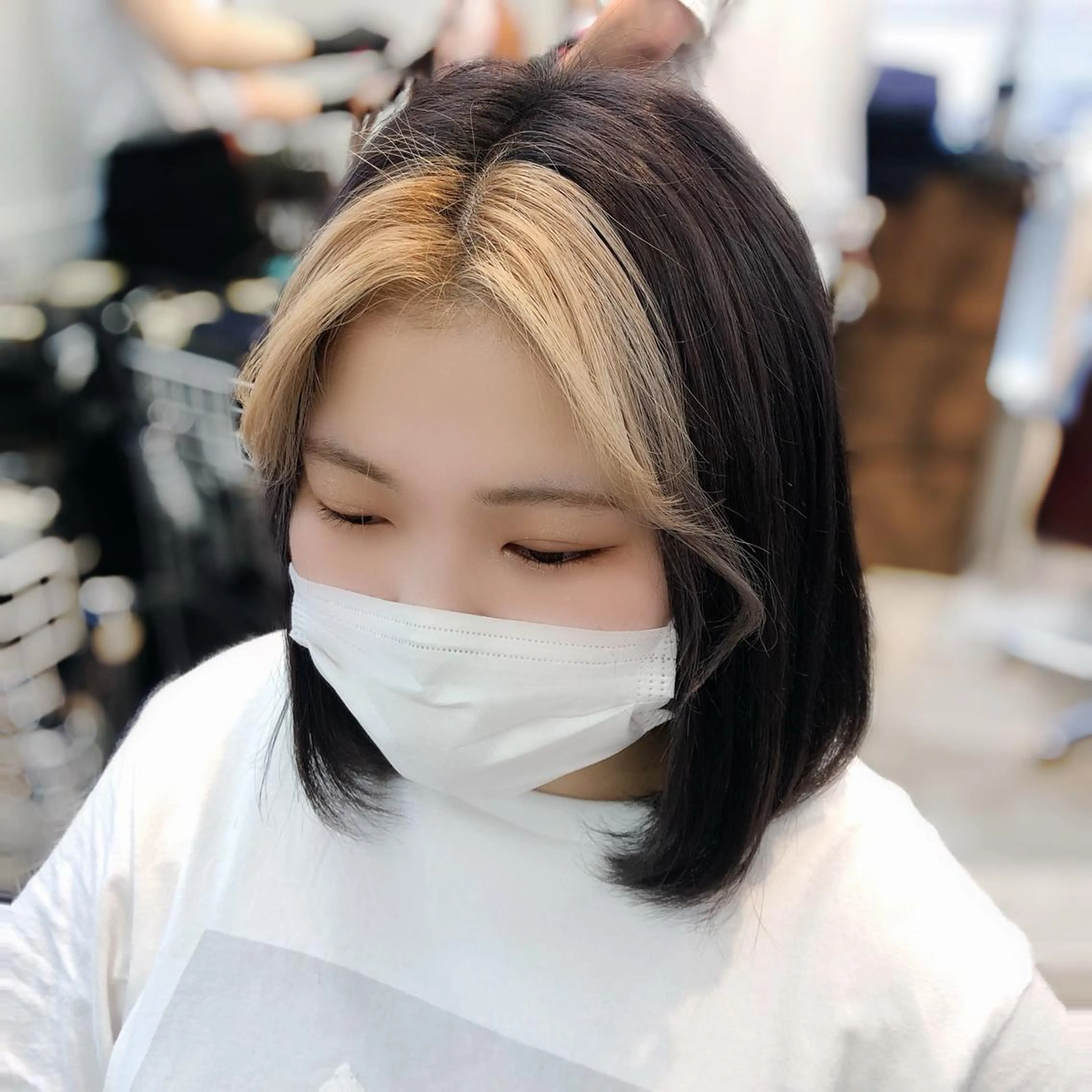 ミディアム カラー ブリーチ ヘアセット 韓国ヘア🤍髪質改善 🇰🇷AKANEのヘアスタイル