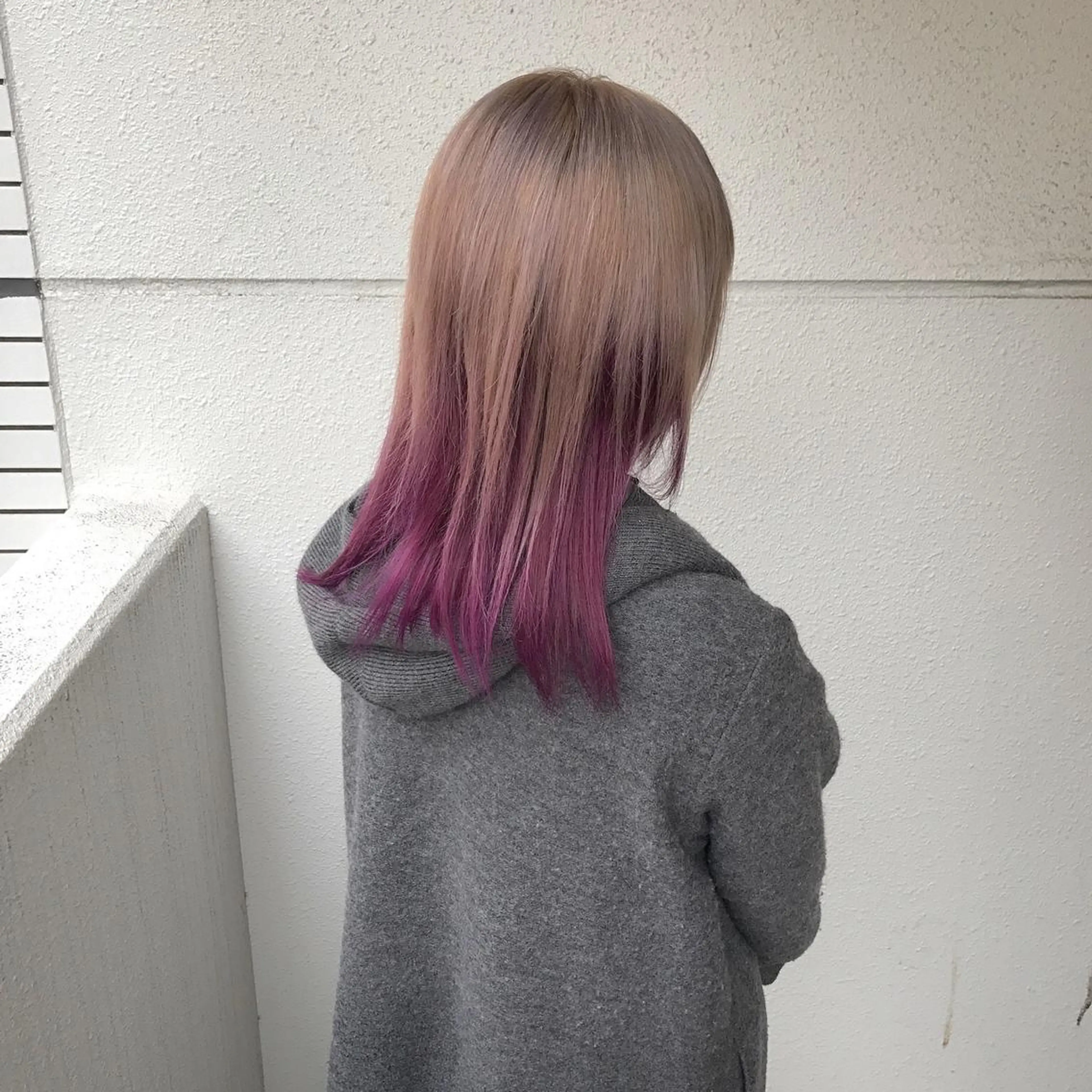 セミロング カラー インナーカラー パープルカラー インナーカラー/天神 ブリーチ/吉田のヘアスタイル