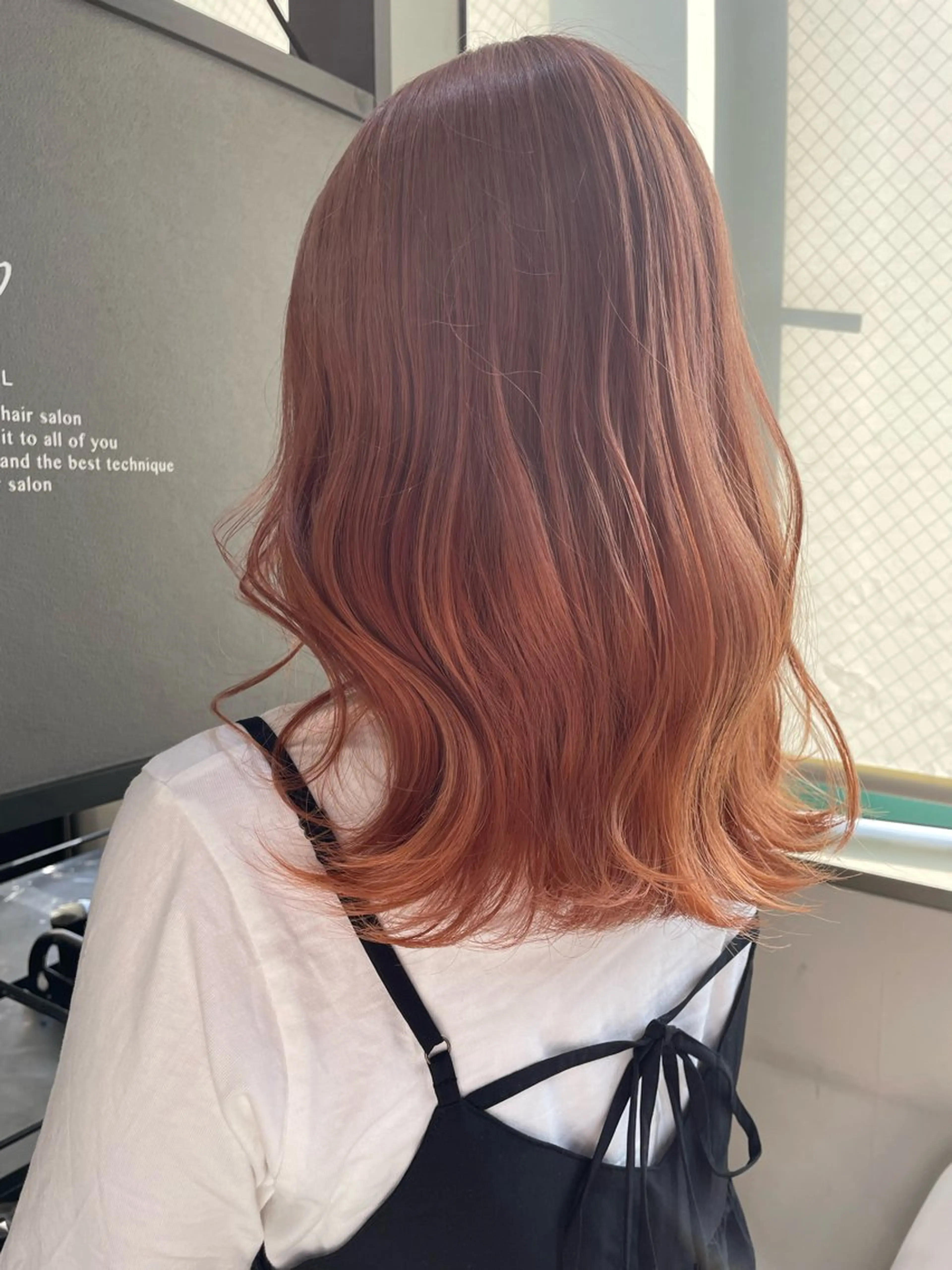 カラー オレンジ AIRI layer cut hairのヘアスタイル
