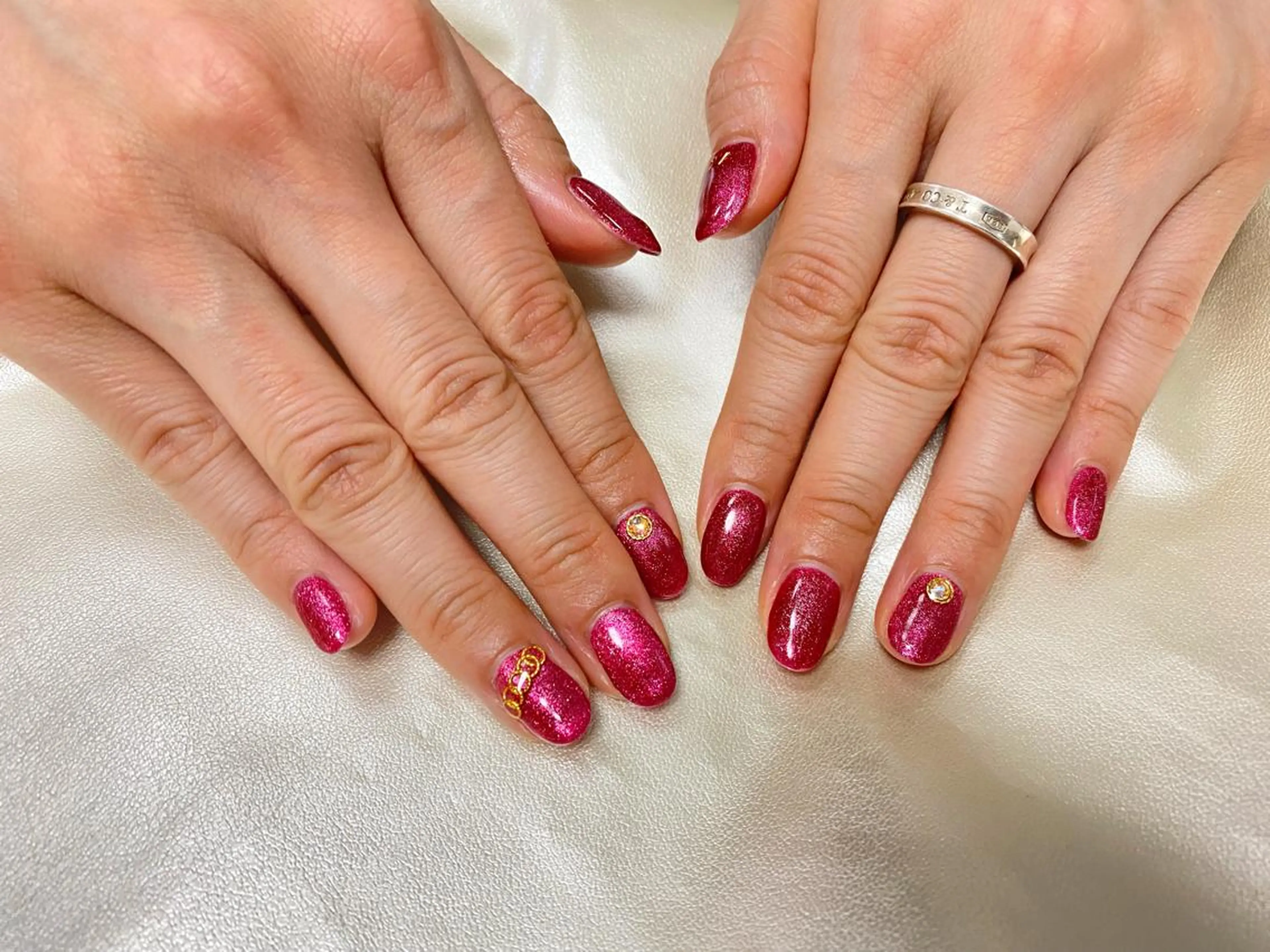 ネイル マグネットネイル 赤色 ハンドネイル Mogu nail 二子玉川のネイルデザイン