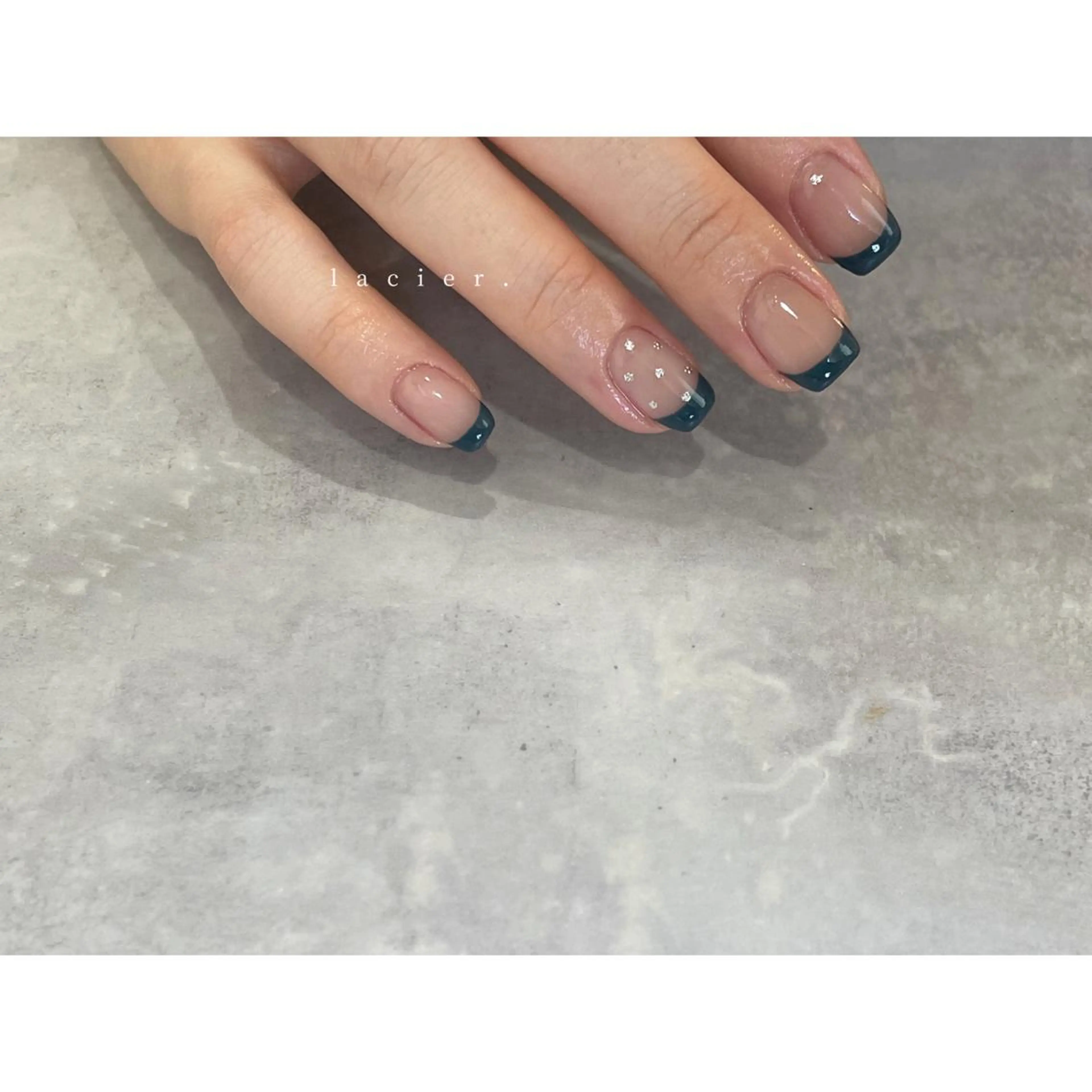 ネイル アートネイル ブルー ドット フレンチネイル ミラーネイル ハンドネイル lacier nailのネイルデザイン