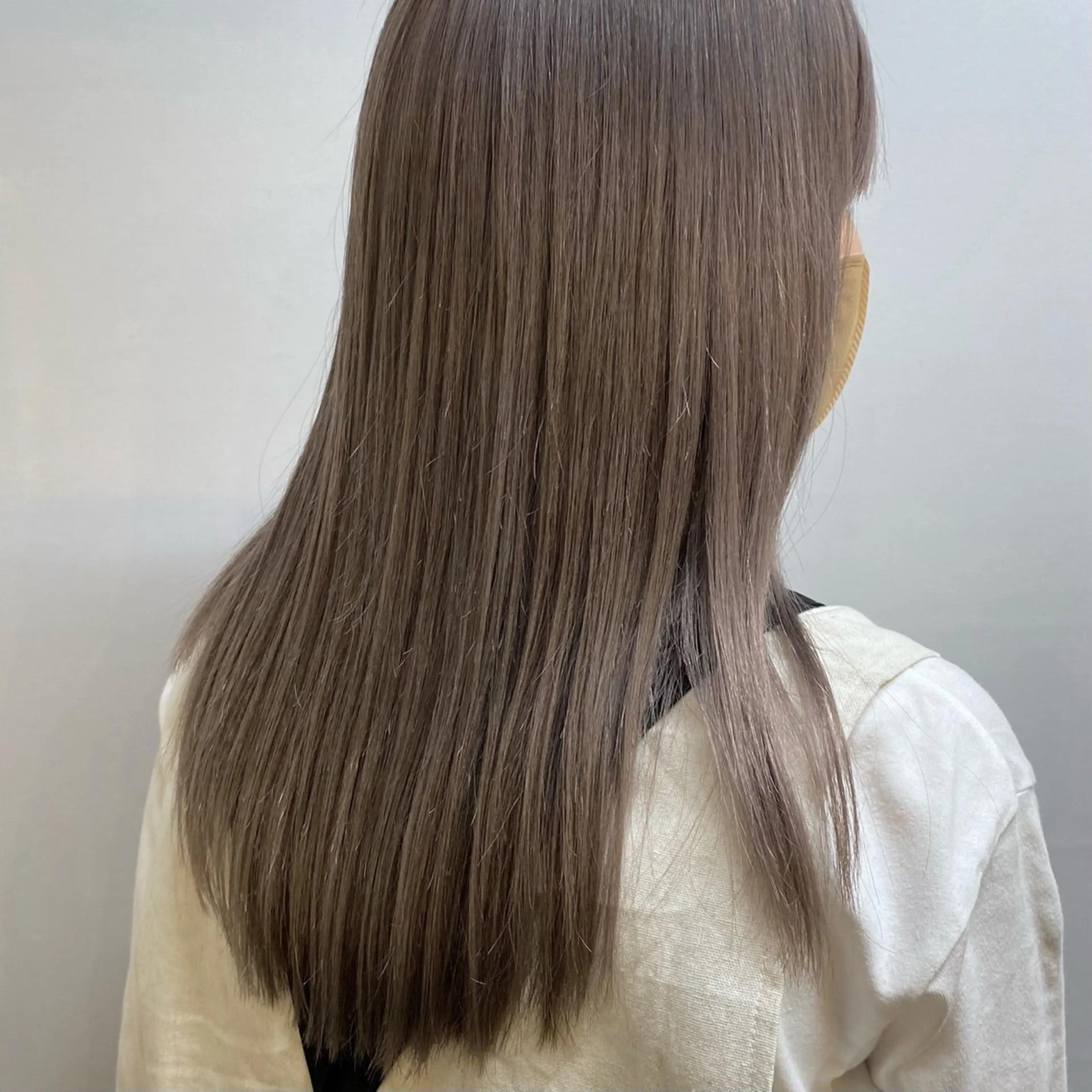 セミロング カラー カット ヘアカラー トリートメント 肌馴染みくすみカラー 花房 佑夏のヘアスタイル