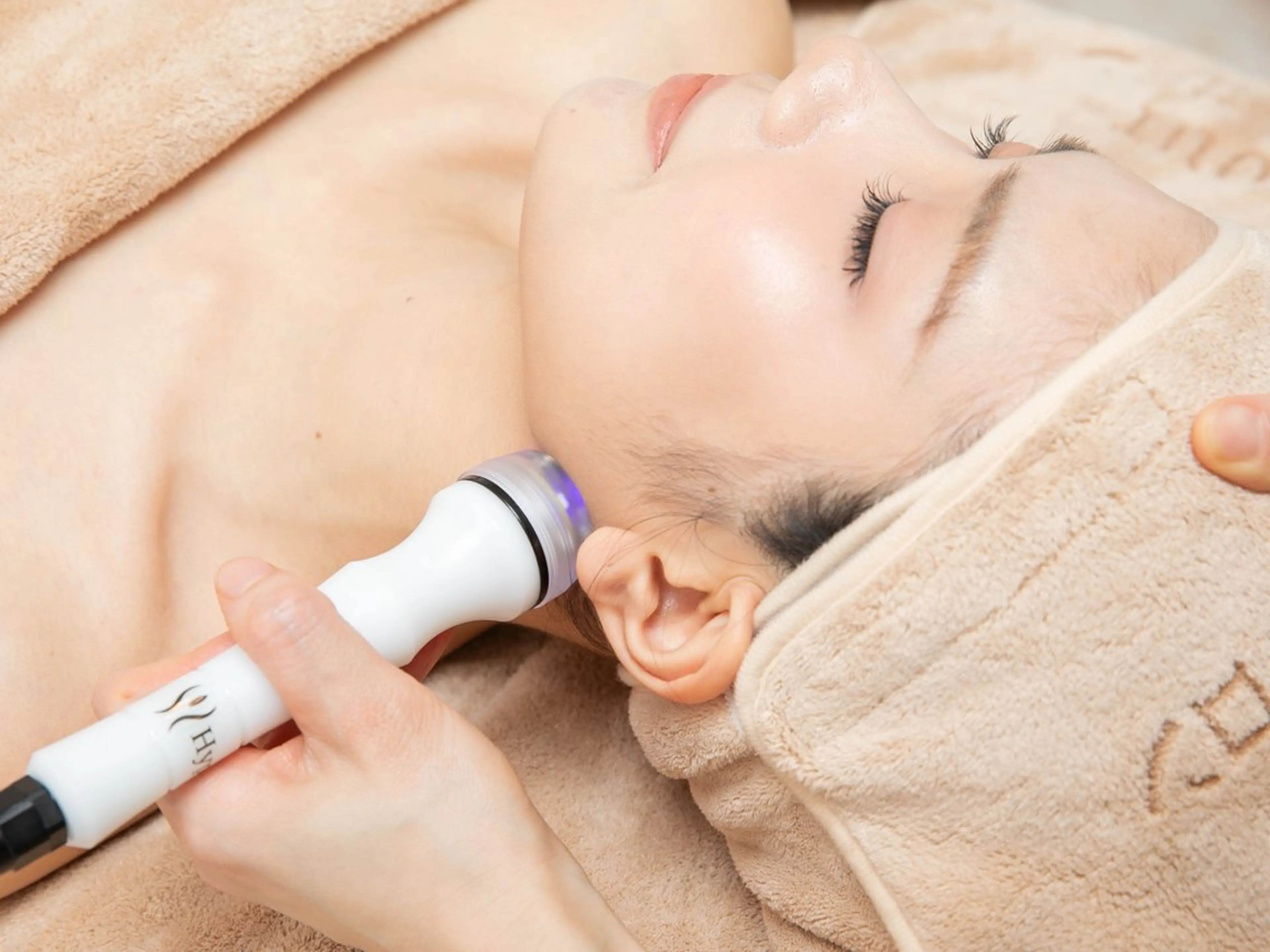 [二重顎・法令線・たるみの改善 ]ハイパーナイフ小顔+保湿パック60分の写真