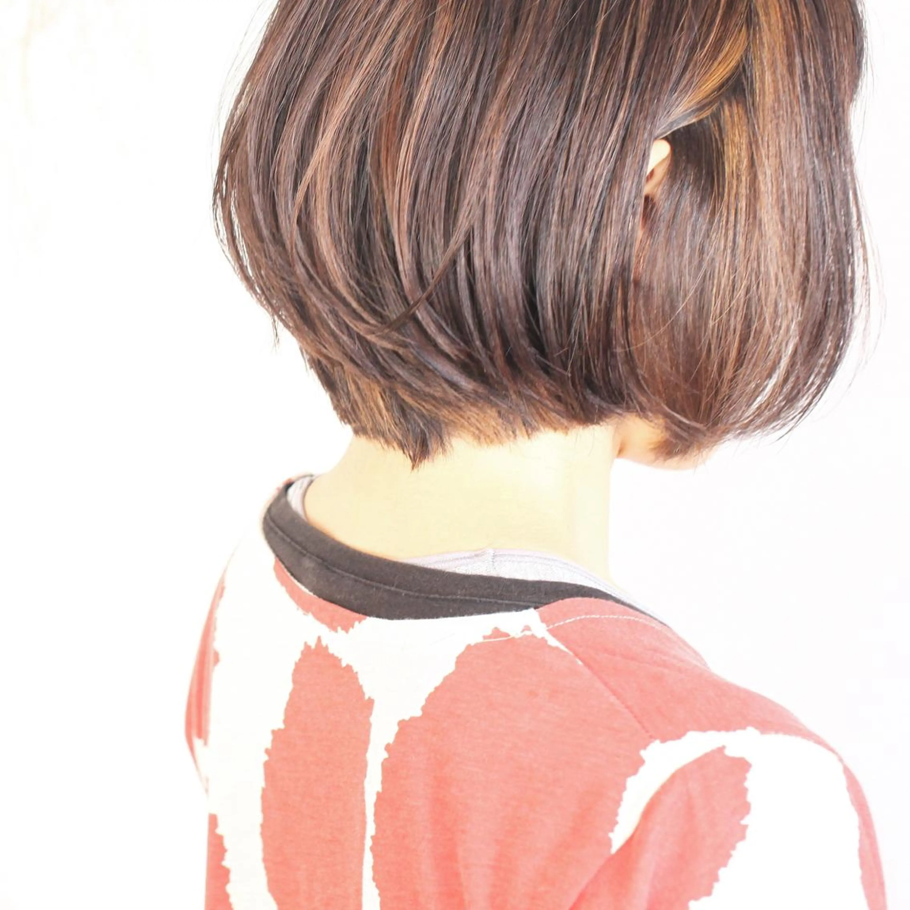 ショート カラー ヘアアレンジ アッシュ グラデーションカラー ハイライトカラー ハイライト おくれ毛 Mariana/ 鶴原-ハイライトのヘアスタイル