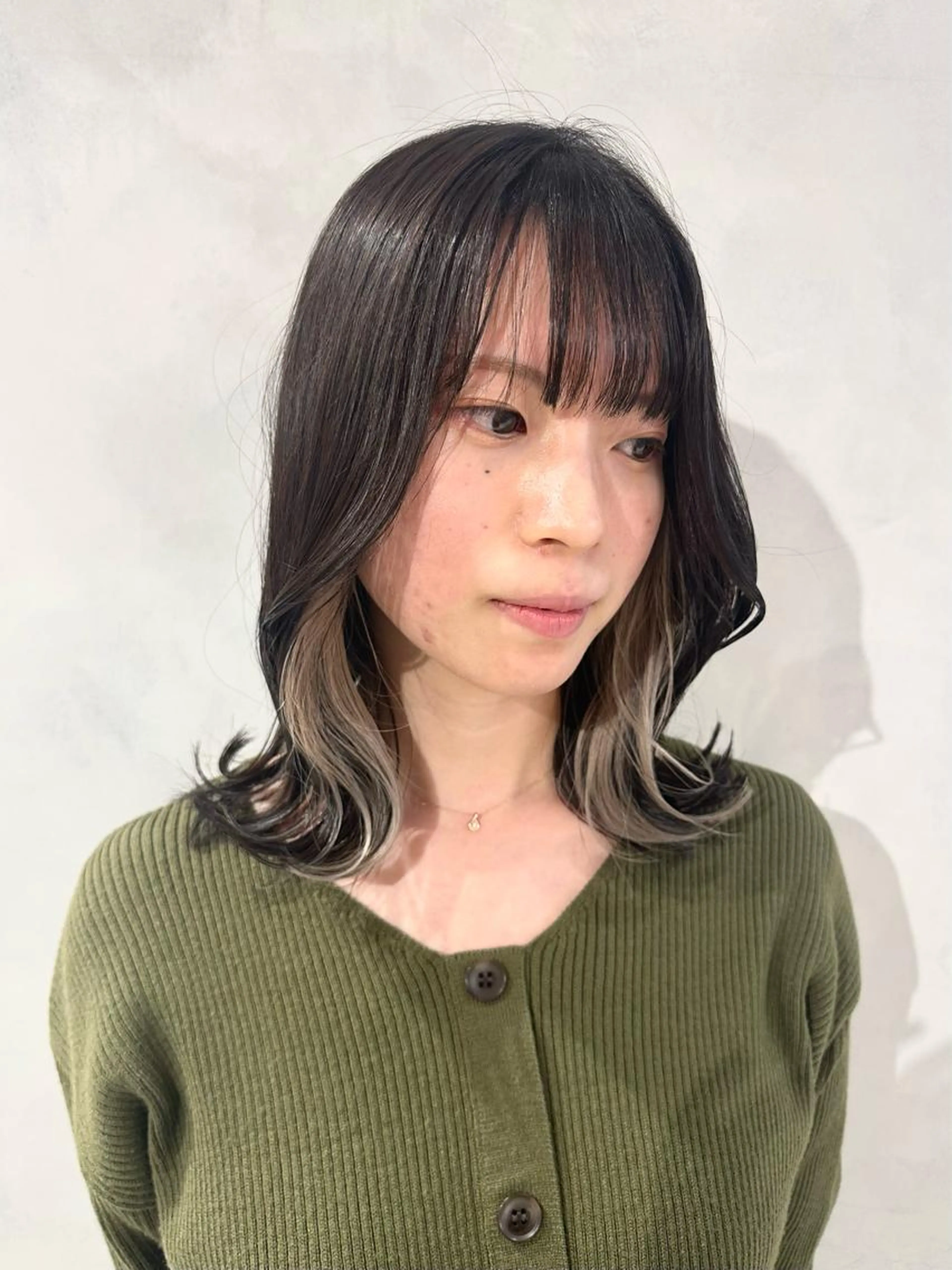 🪸イヤリングカラー🪸ケアブリーチ使用/ポイントカラー/デザインカラー/ダブルカラー/うる艶トリートメント付きの写真