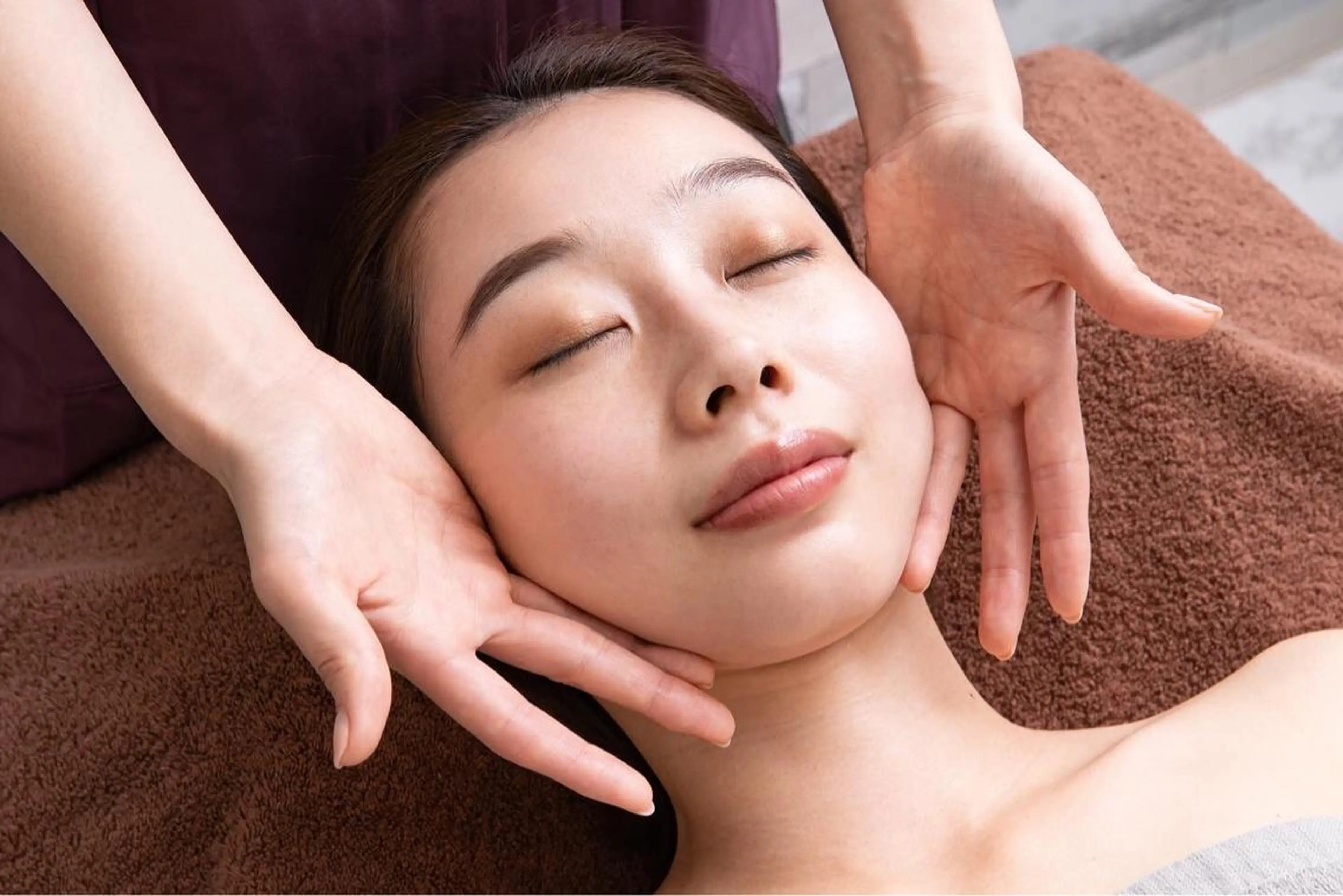 ショート カラー パーマ ヘアアレンジ メンズ キッズ ネイル マツエク・マツパ アイブロウ 学生（メンズ向け） 眉毛ワックス脱毛 学生 小顔カット Chloe-クロエ- 脱毛/フェイシャルのエステ・リラクイメージ