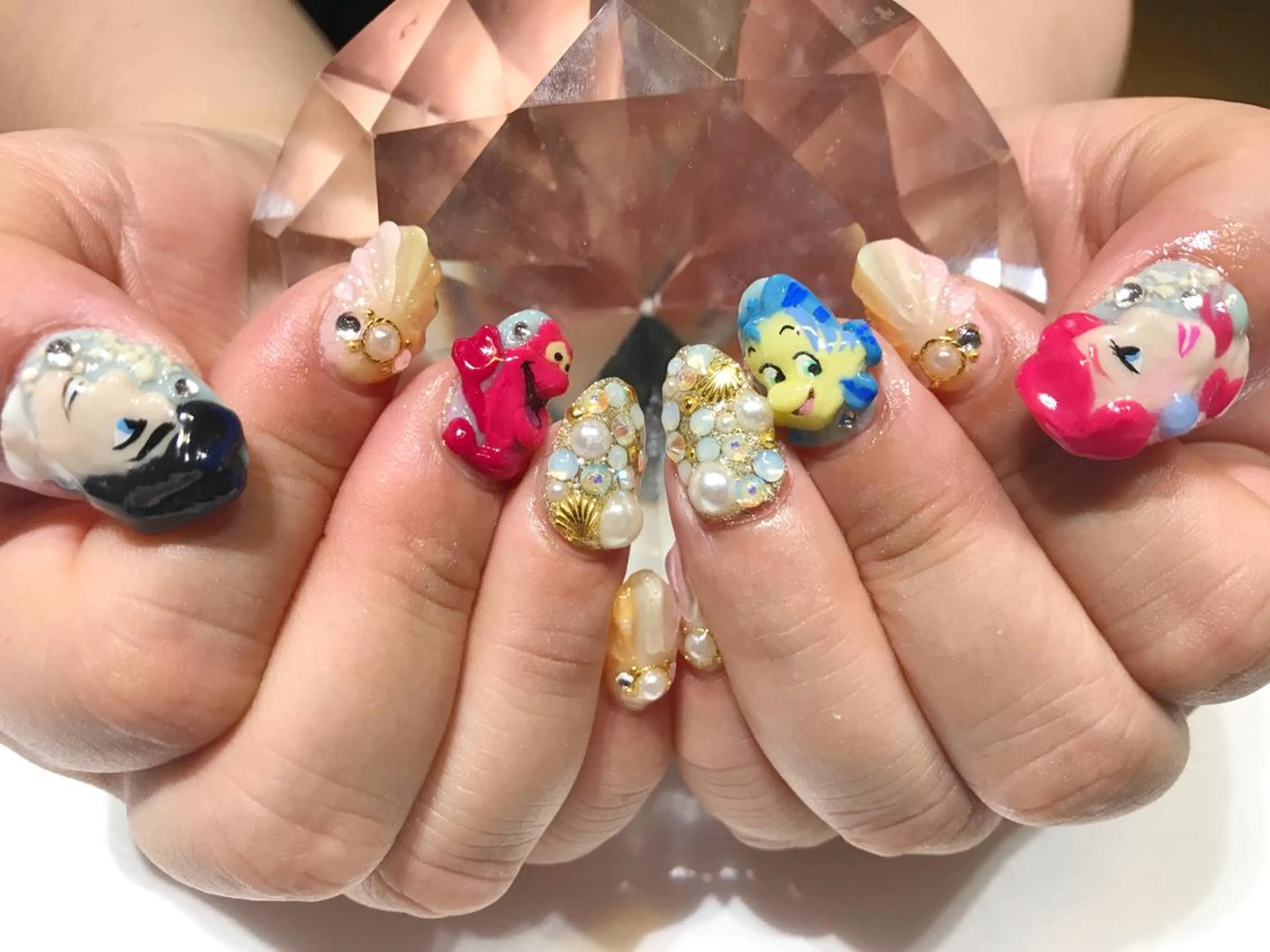 ネイル ジェルネイル YUN 💅のネイルデザイン
