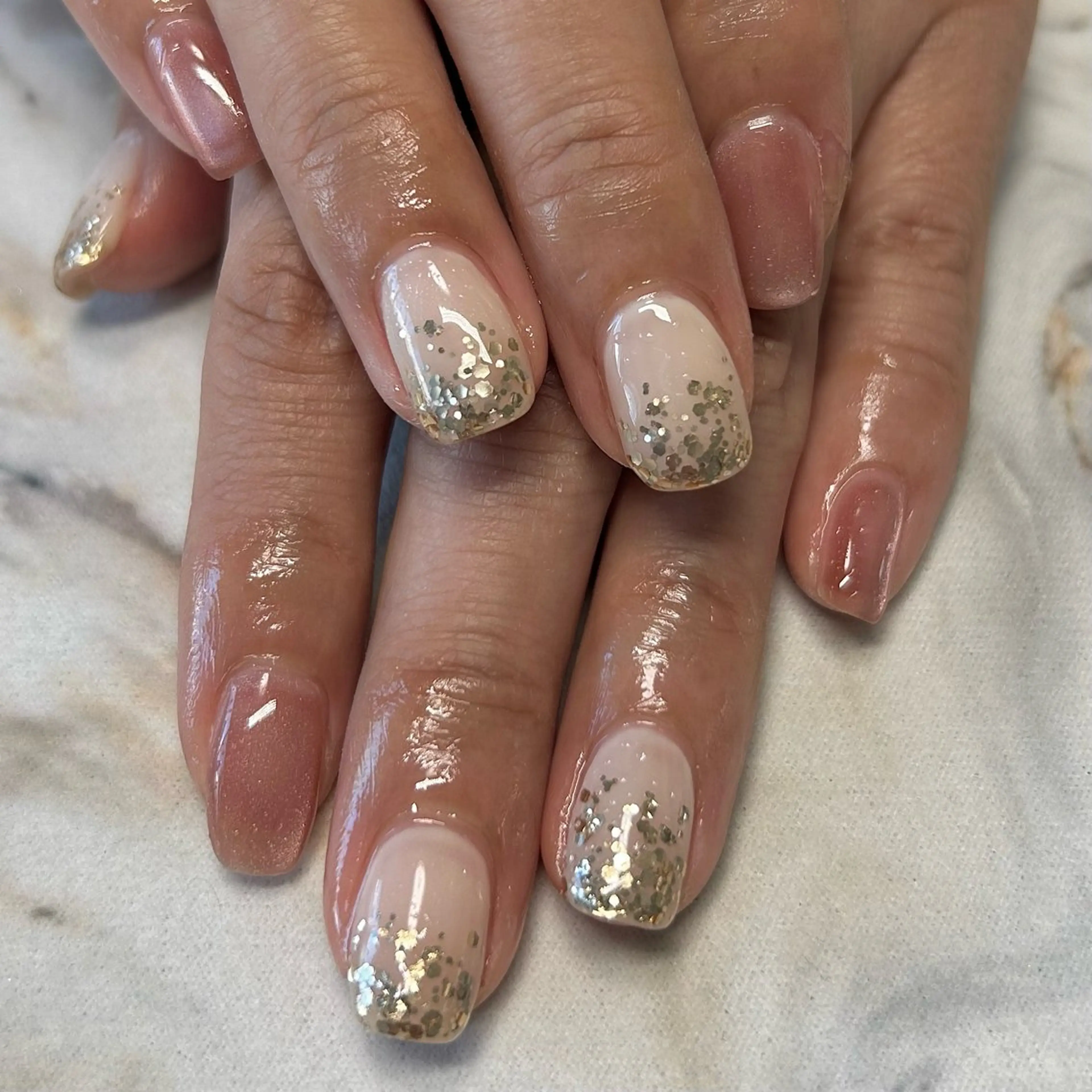 ネイル アートネイル ゴールド グラデーション ラメ(グリッター) ラメグラデーション Nail Stellaのネイルデザイン