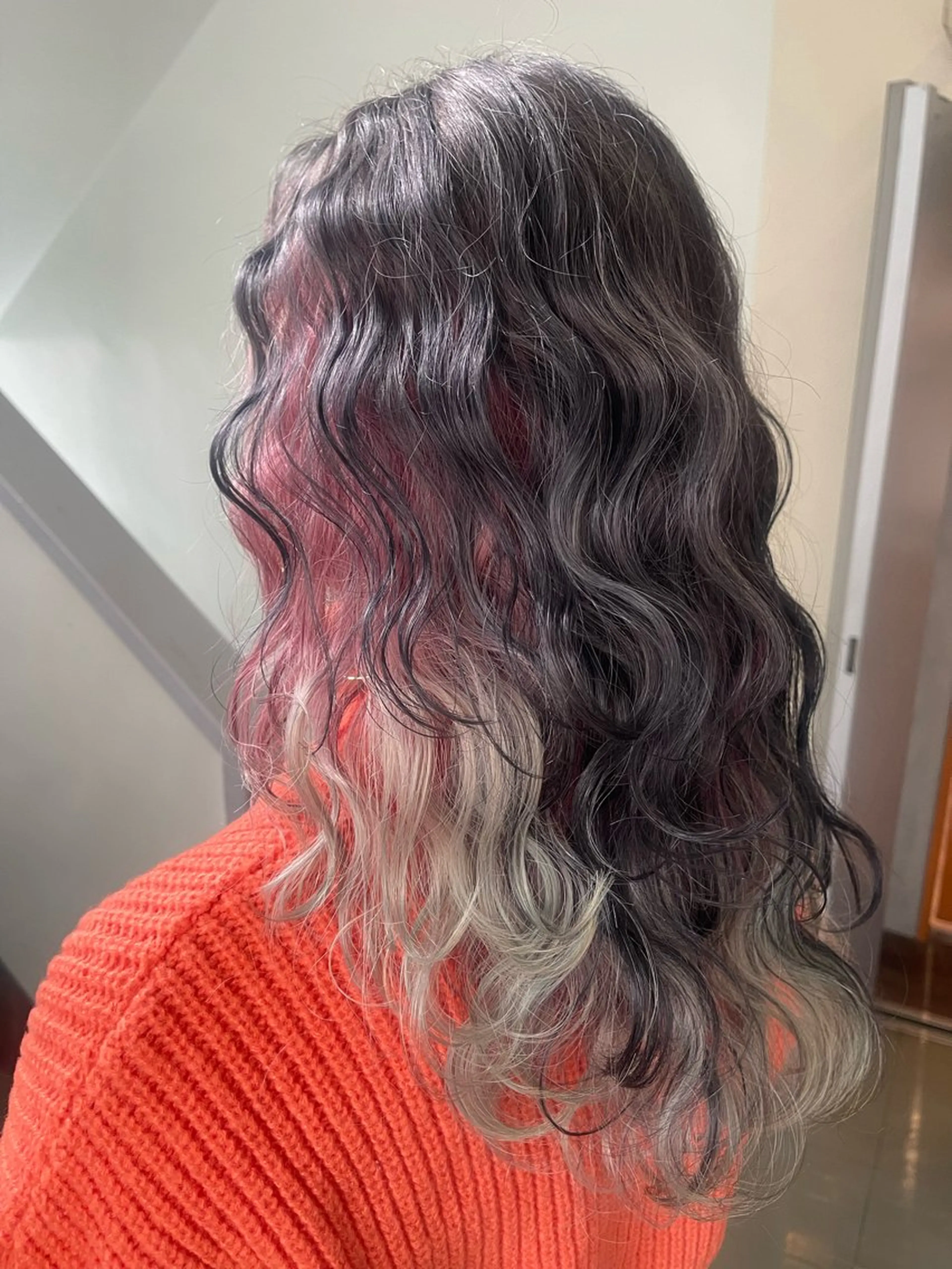 セミロング カラー インナーカラー オーストヘアー ミコ所属・岩谷/ブリーチ 🪽透明感カラーのヘアスタイル