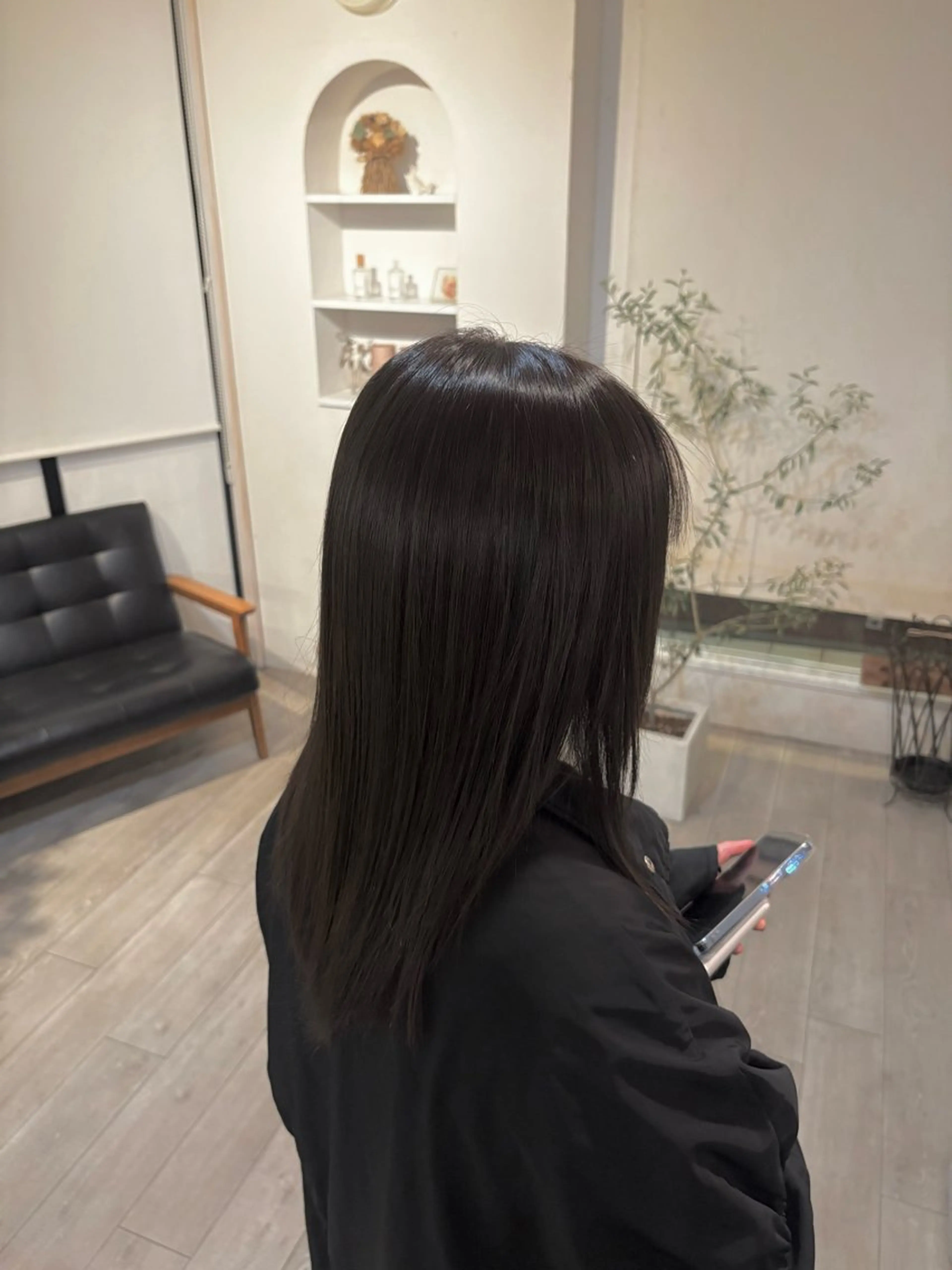 セミロング アッシュ アッシュブラウン はしもとひより/ 艶カラー/ストレートのヘアスタイル