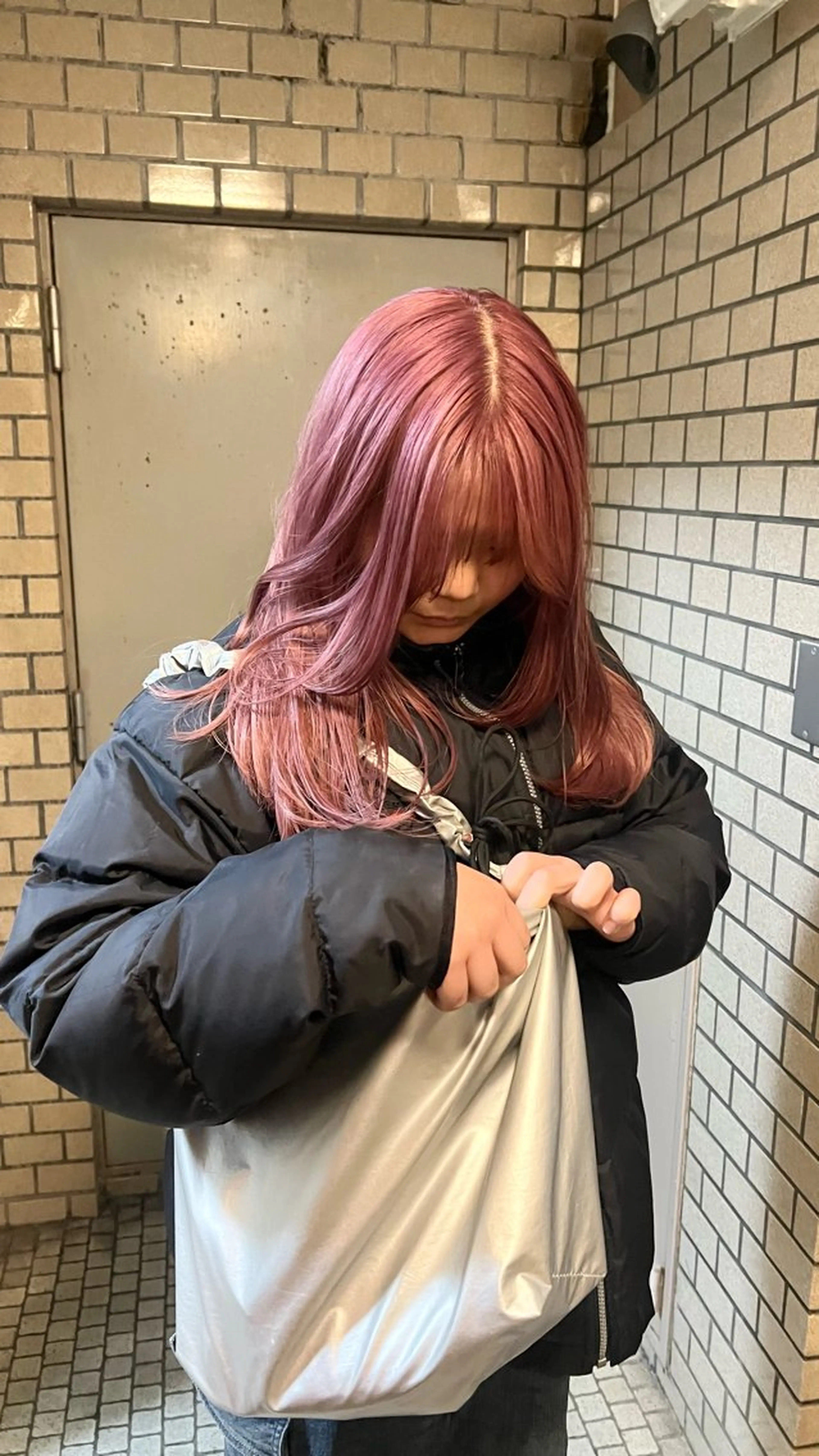 ミディアム 室屋 鈴音のヘアスタイル