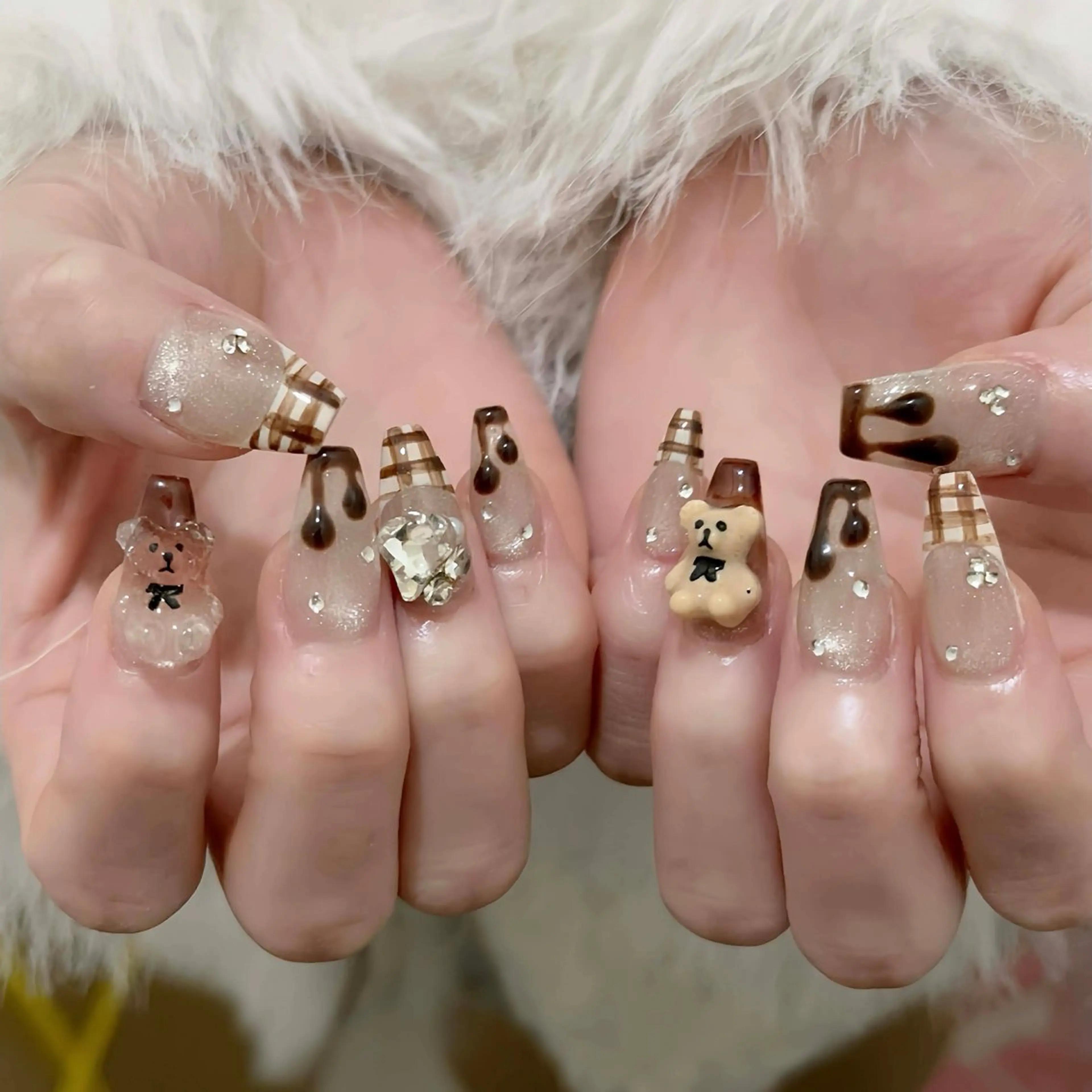 ネイル オーロラネイル ボルドー ブラウン 氷ネイル・うるうるネイル キラキラネイル ハンドネイル Julli NailStudioのネイルデザイン