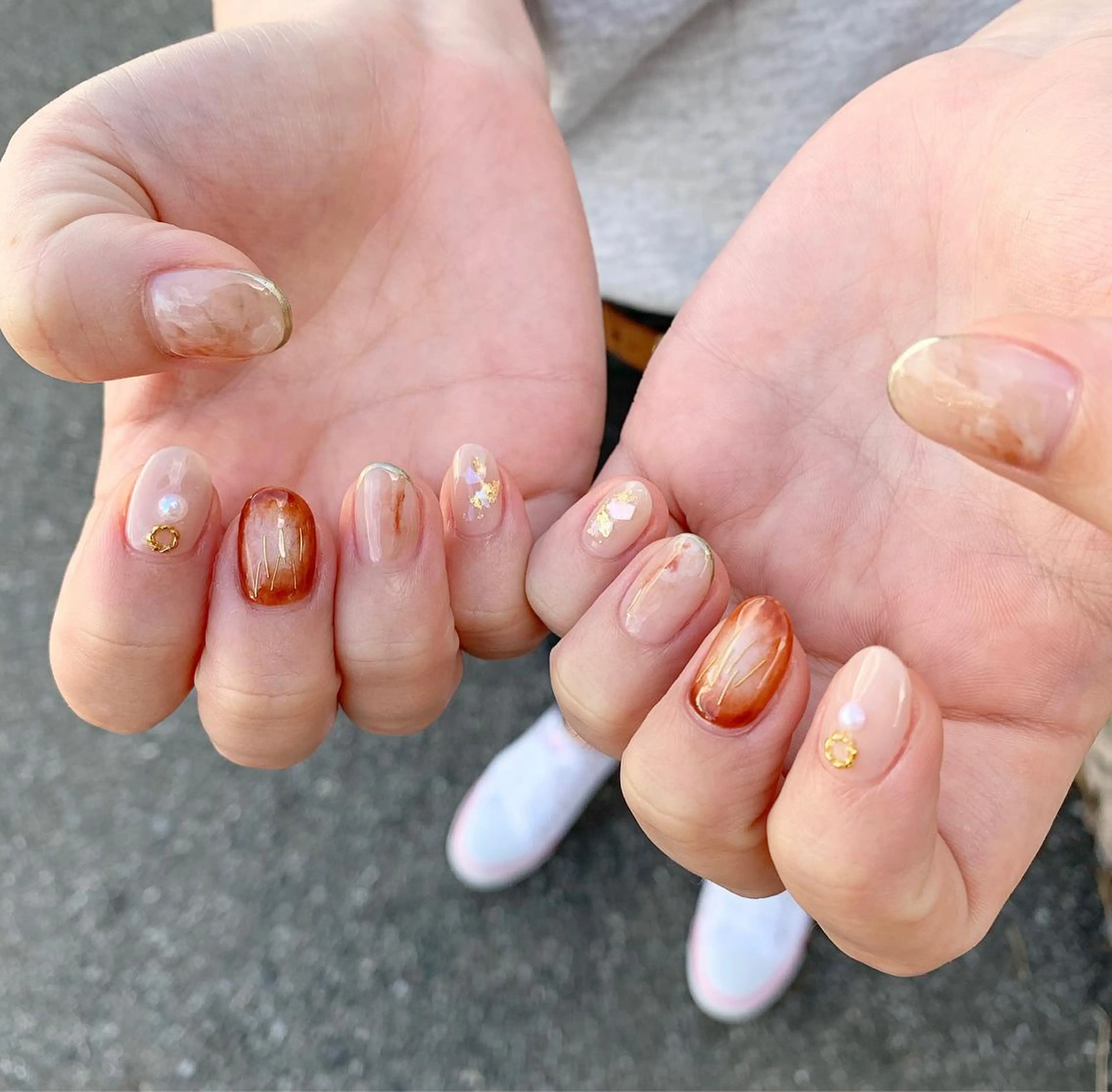 ネイル ブラウン ニュアンスネイル ハンドネイル 佐藤 穂乃香のネイルデザイン