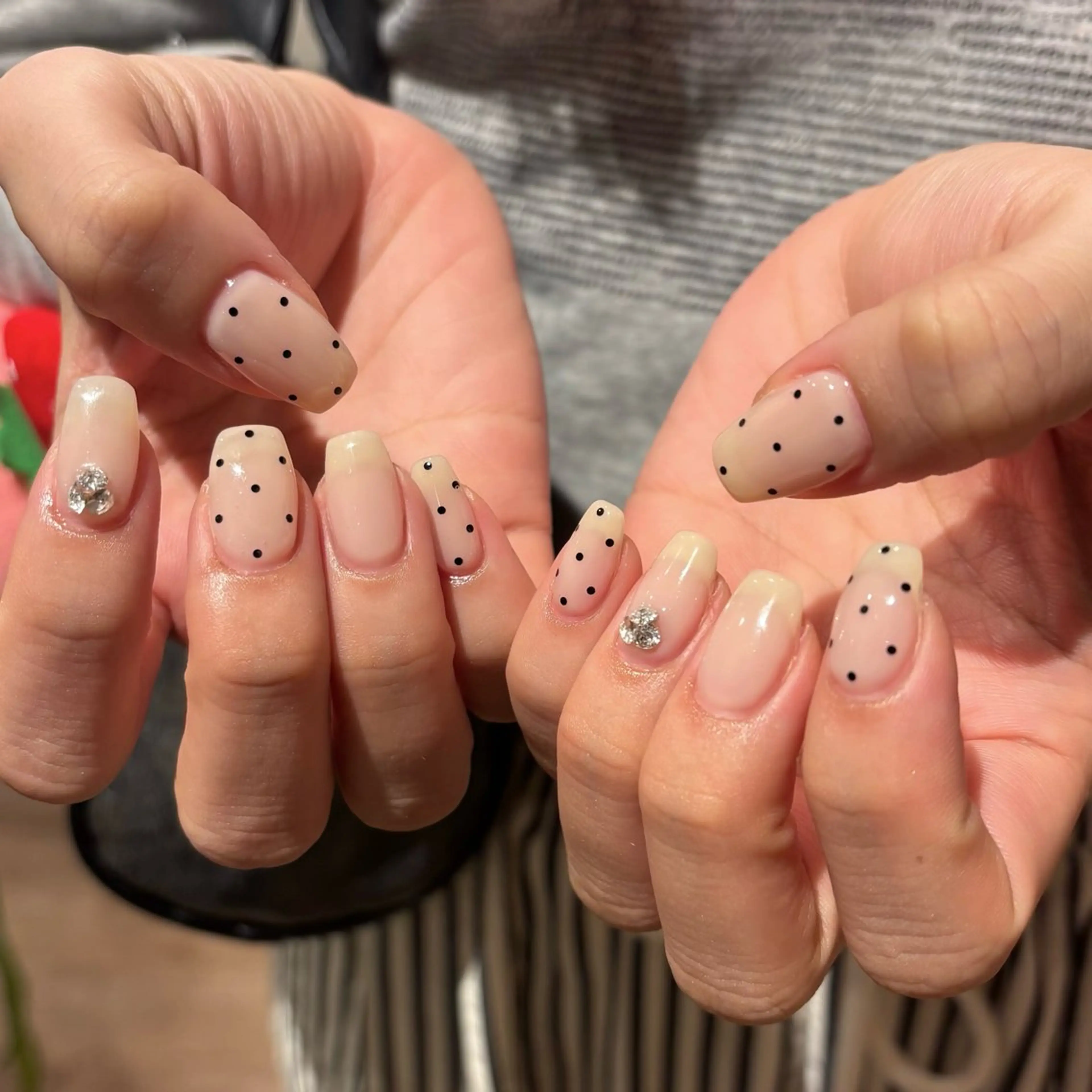 ネイル ドット ストーンネイル Bianca名駅店 安田のネイルデザイン