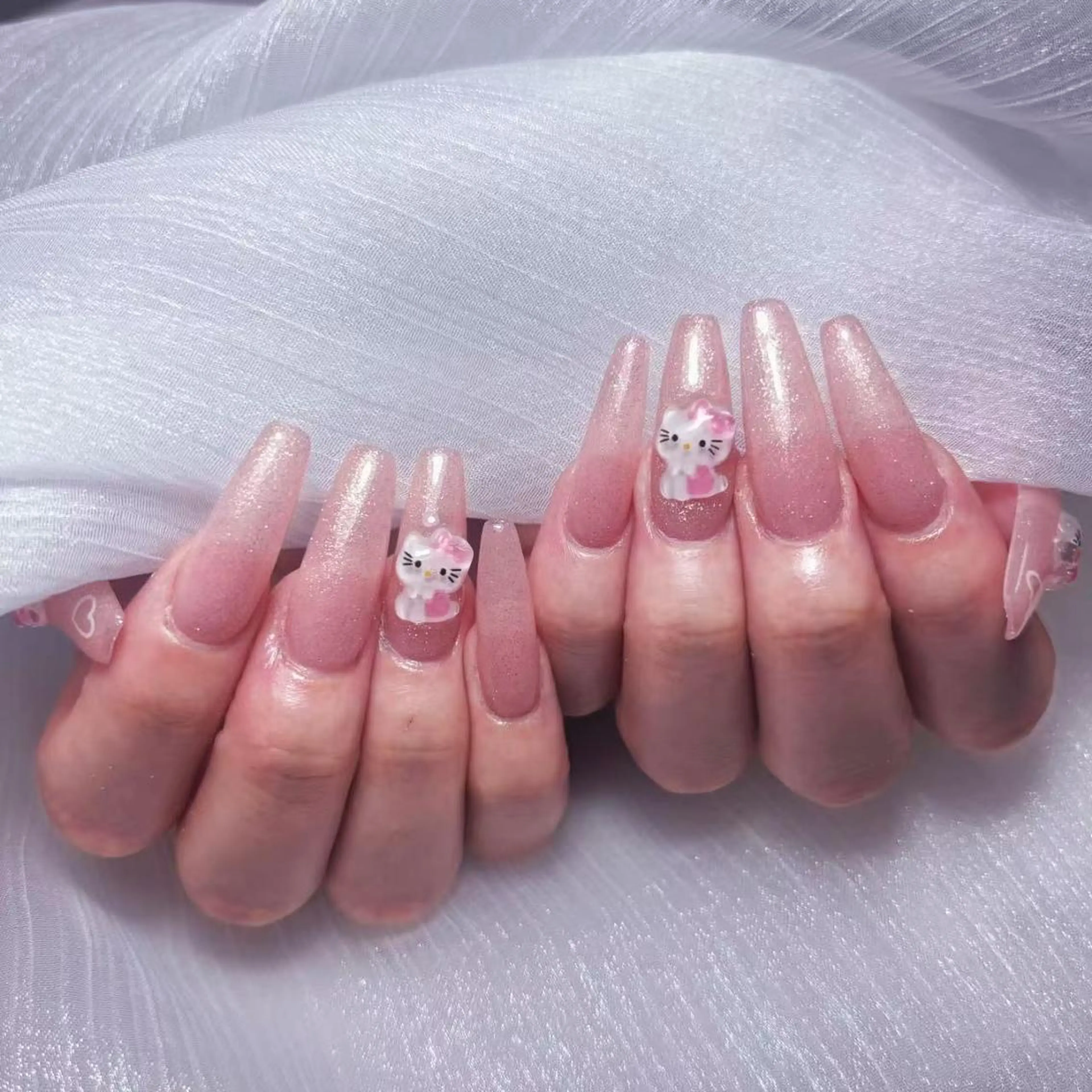 ネイル アートネイル オーロラネイル ガーリー キラキラネイル 韓国ネイル ハンドネイル DIAMOND 💅のネイルデザイン