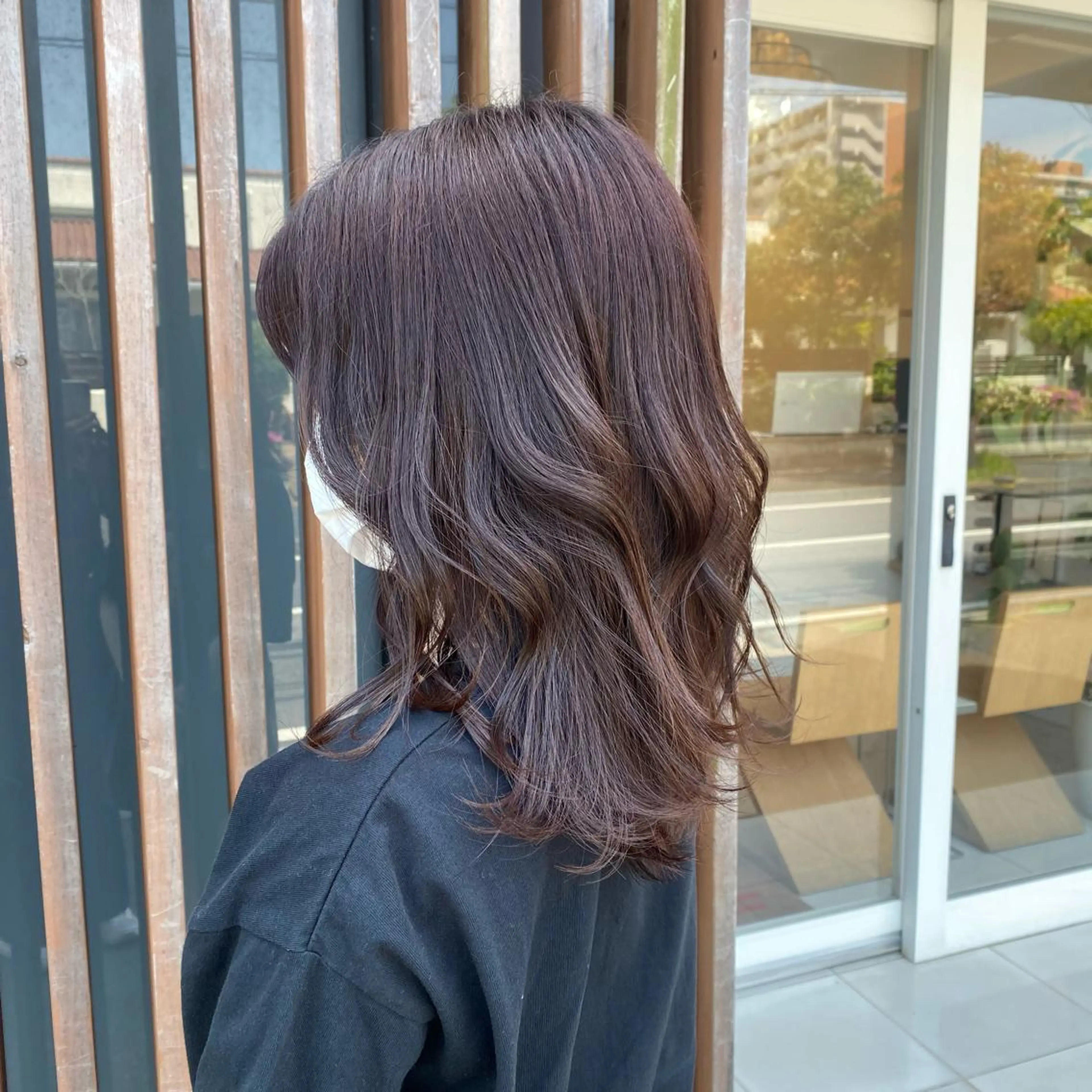 セミロング 冨樫 真季のヘアスタイル