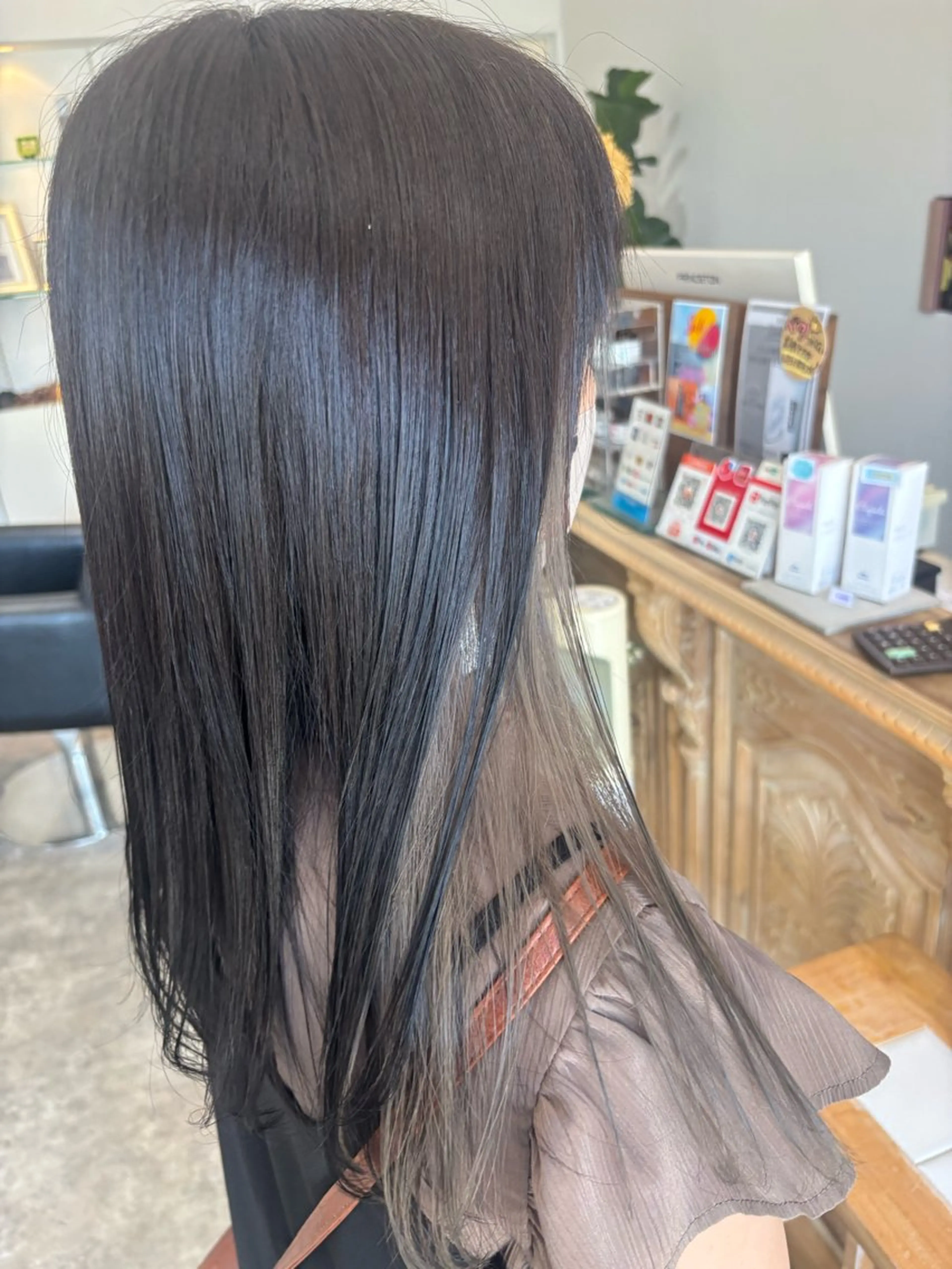 セミロング ヘアカラー 亀田 萌奈のヘアスタイル