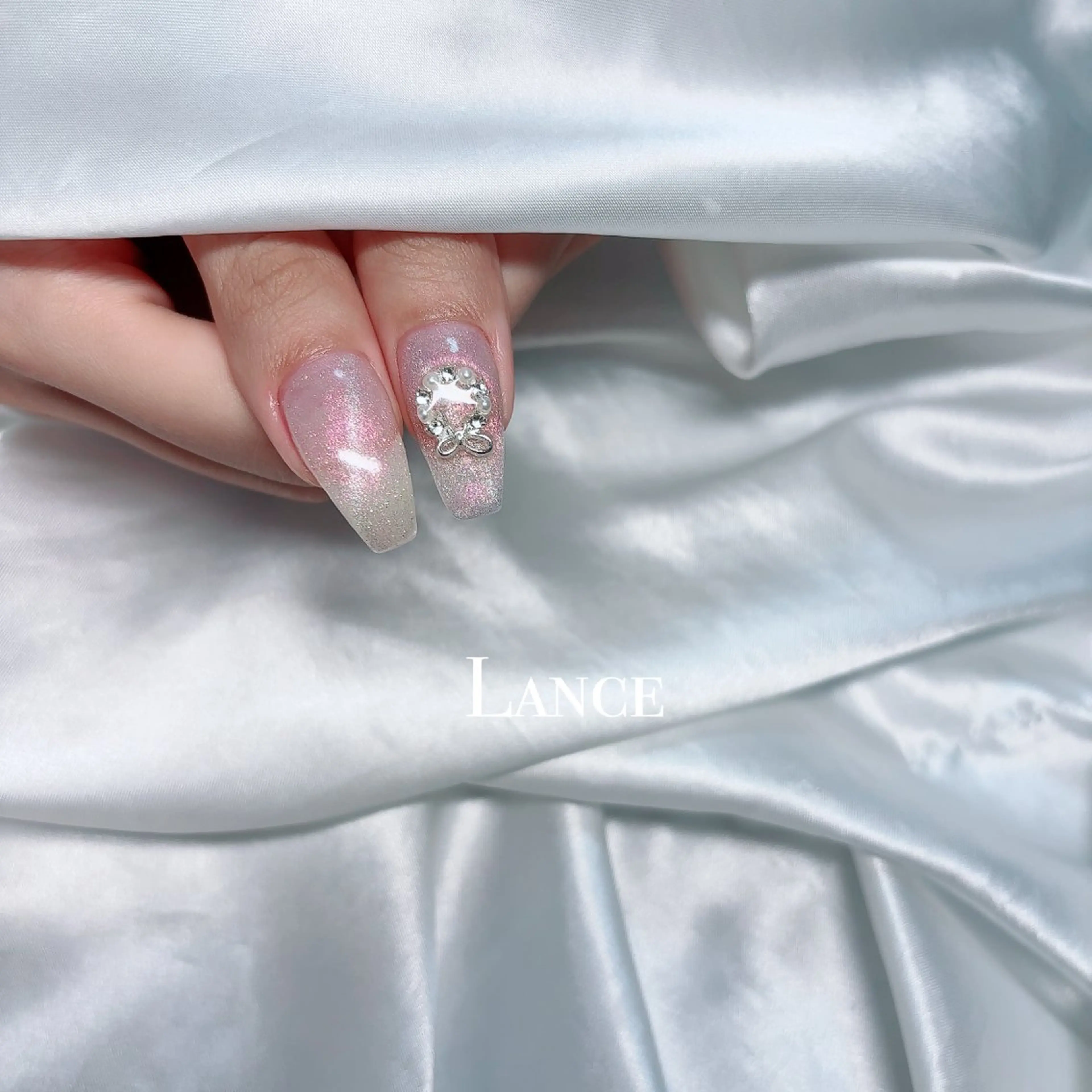 ネイル オーロラネイル フットネイル フレンチネイル キラキラネイル 韓国ネイル ハンドネイル Lance nailのネイルデザイン