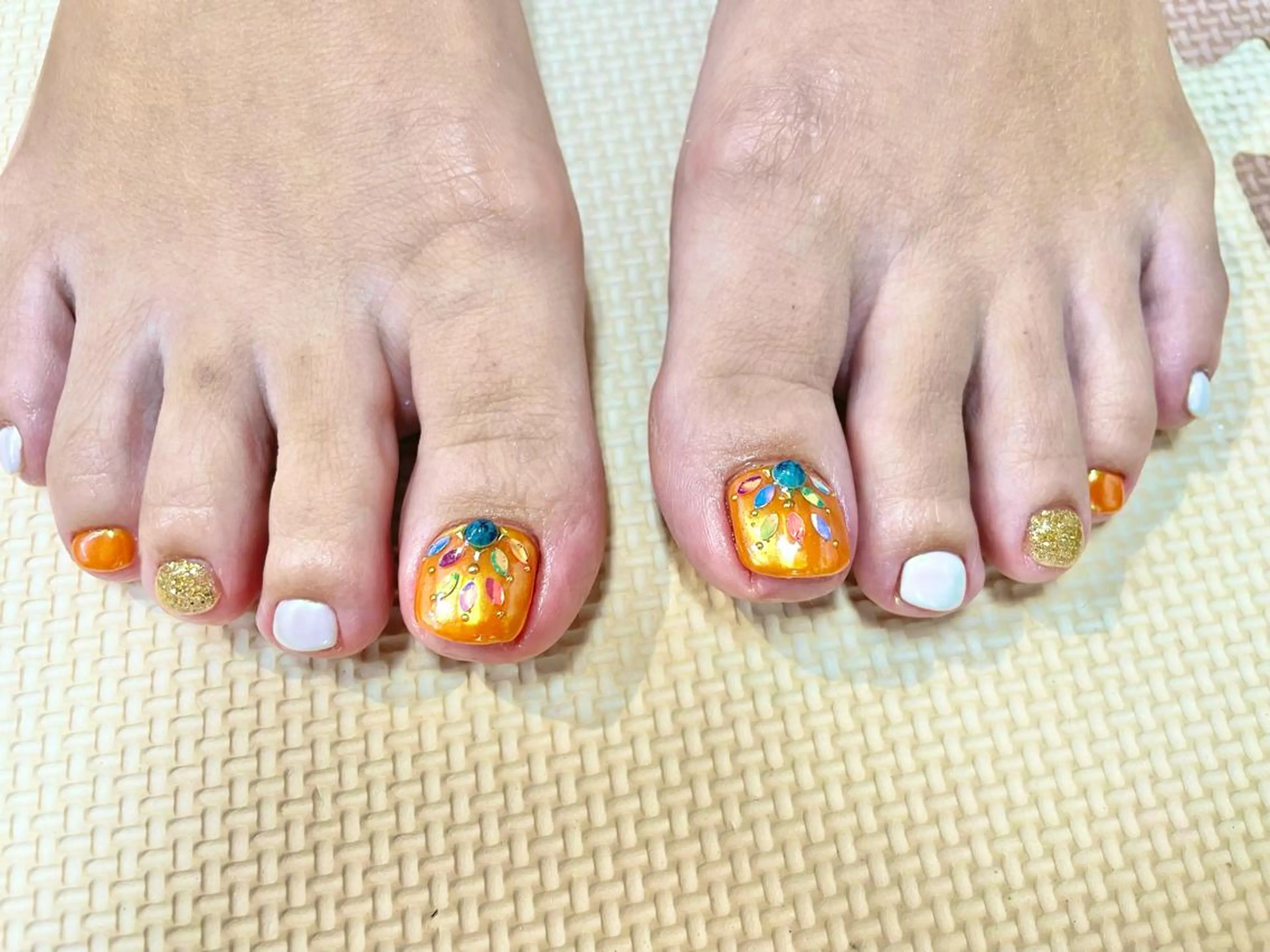 ネイル オーロラネイル フットネイル ミラーネイル オレンジ ハンドネイル ハンドケア FASTNAIL PLUS 新宿店のネイルデザイン