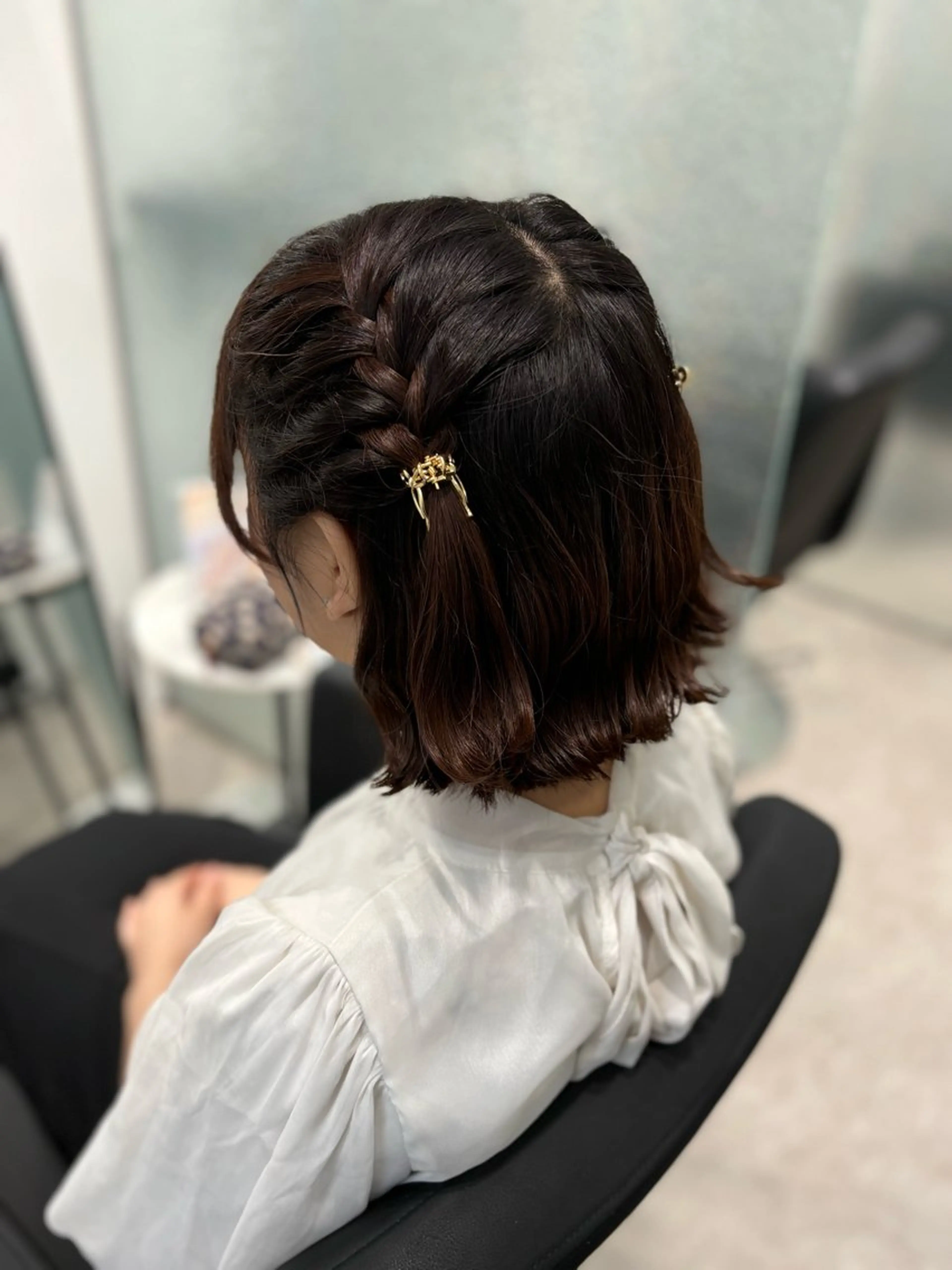 ミディアム ヘアアレンジ ヘアセット Yuzu️🫧AO/ ハイトーン／韓国ヘアのヘアスタイル