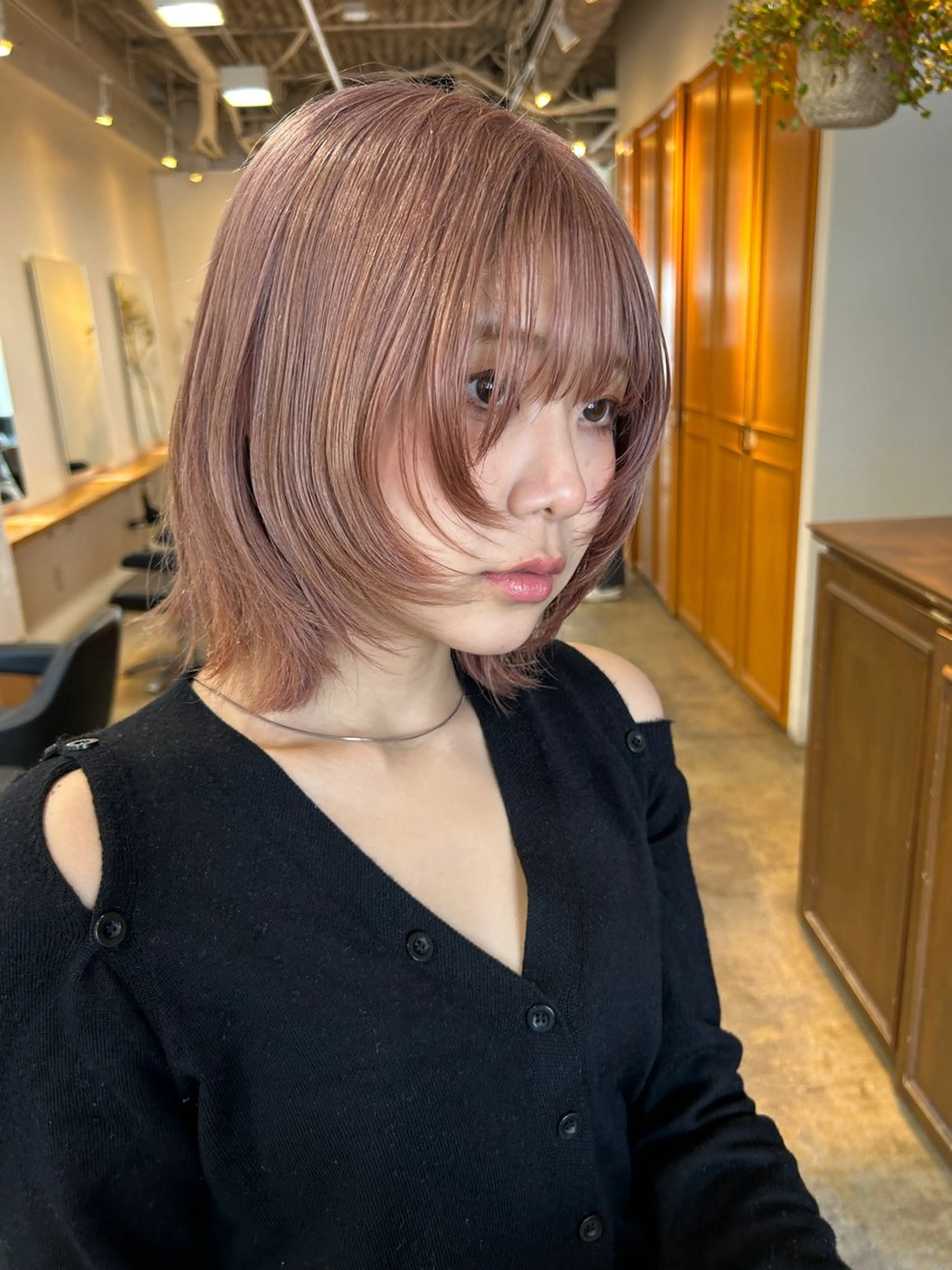 ミディアム カラー RIN／韓国ヘア レイヤーカットのヘアスタイル