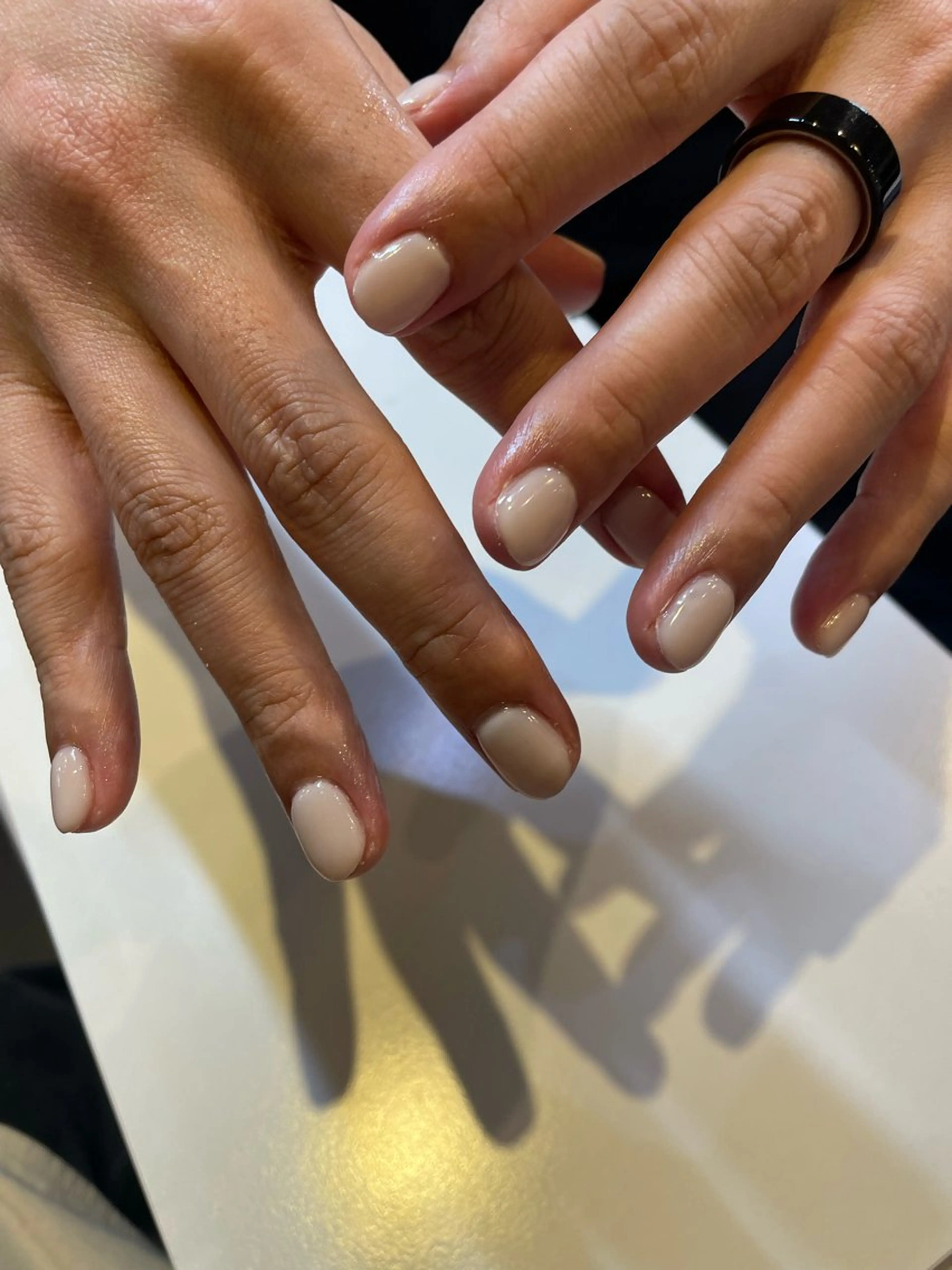 ネイル ワンカラーネイル ぷっくりネイル ショートネイル ホワイト ハンドネイル マルヤマ /relownailのネイルデザイン