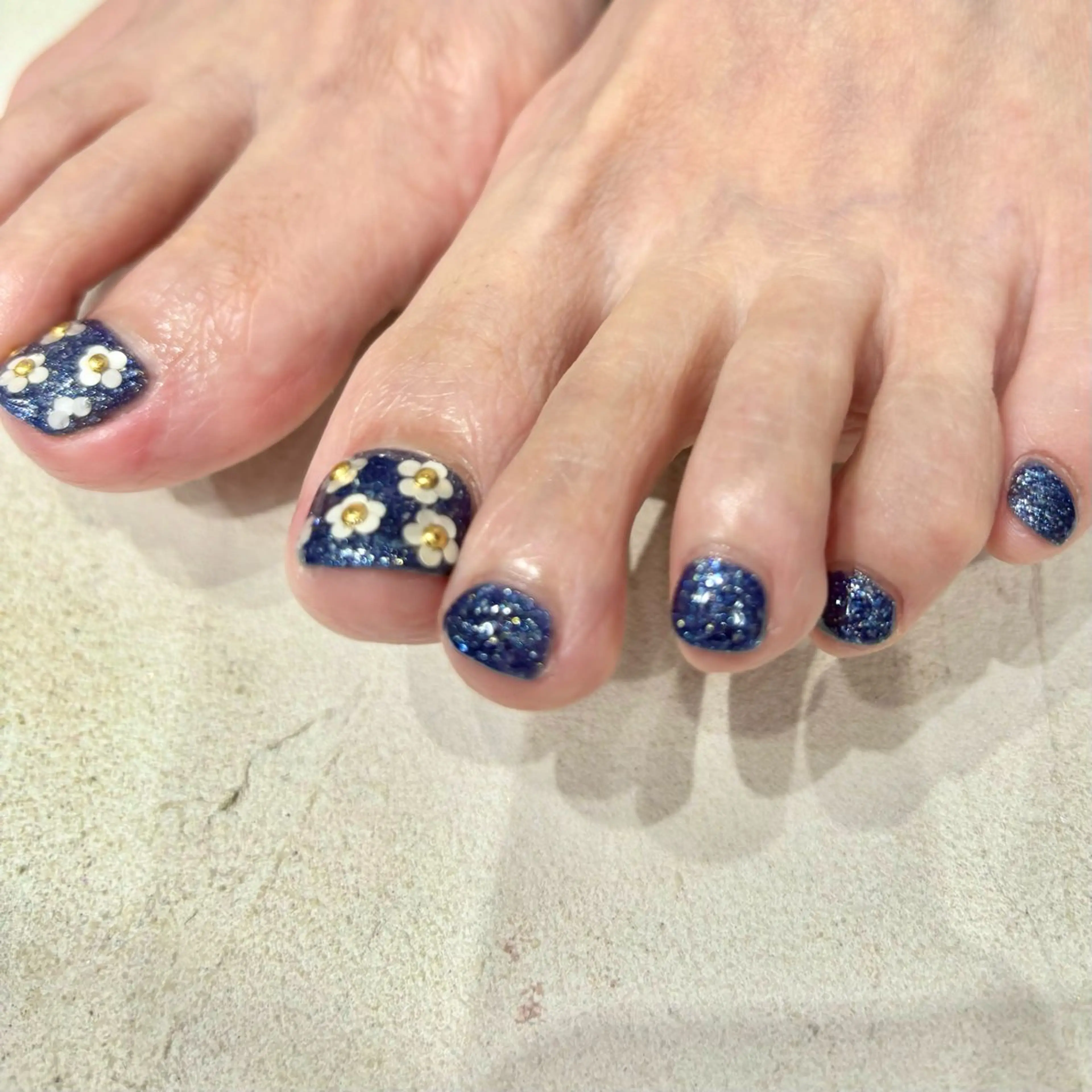【オフあり】フット👣ワンカラー＋親指アート¥5830​〜​6830［パラジェル変更可/センター南］の写真
