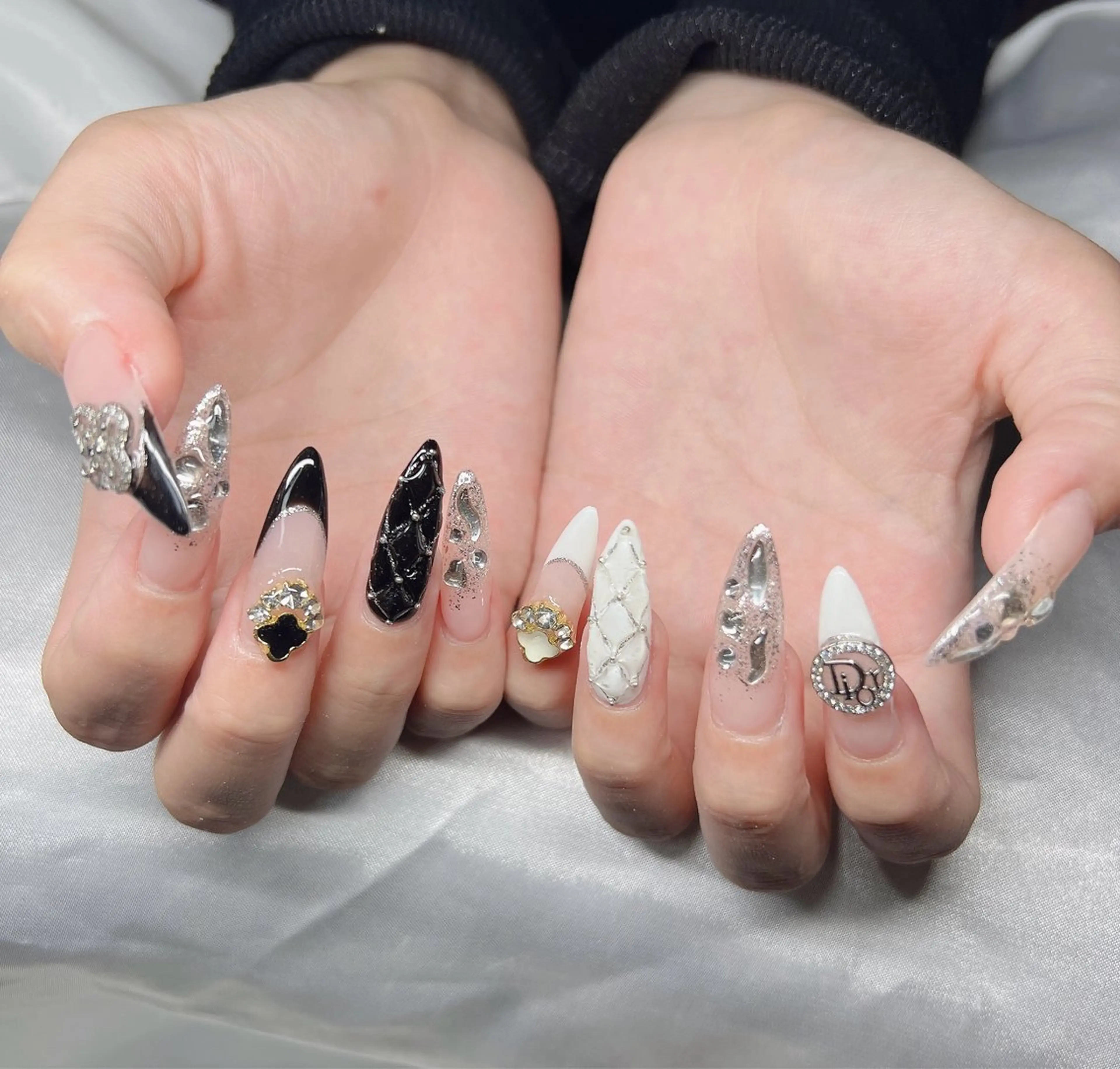 ネイル 長さ出し グラデーション 卒業式 キラキラネイル マグネットネイル Lee Nailsのネイルデザイン