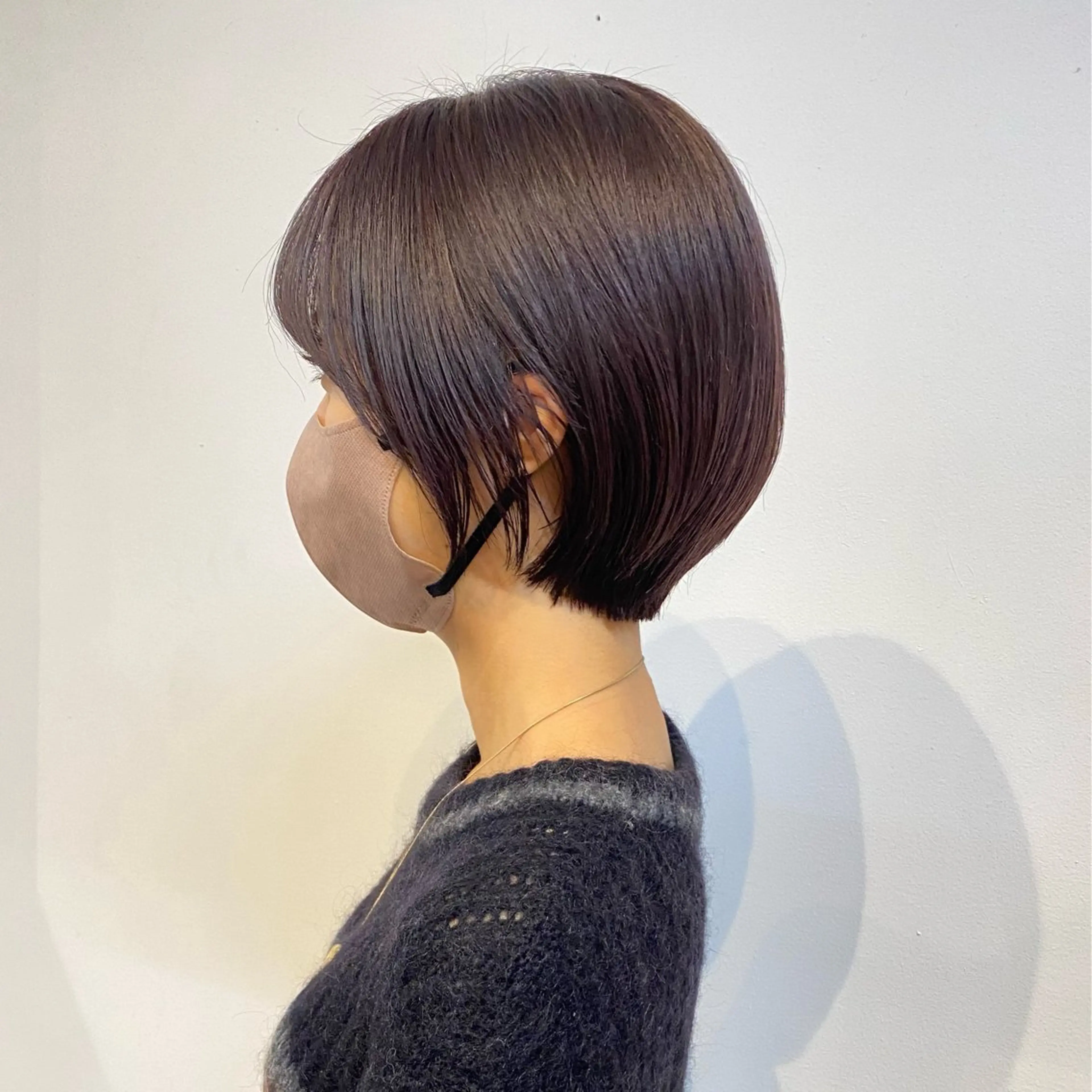 ショート 丸みショート ショートヘア mina / 透明感ベージュカラーのヘアスタイル