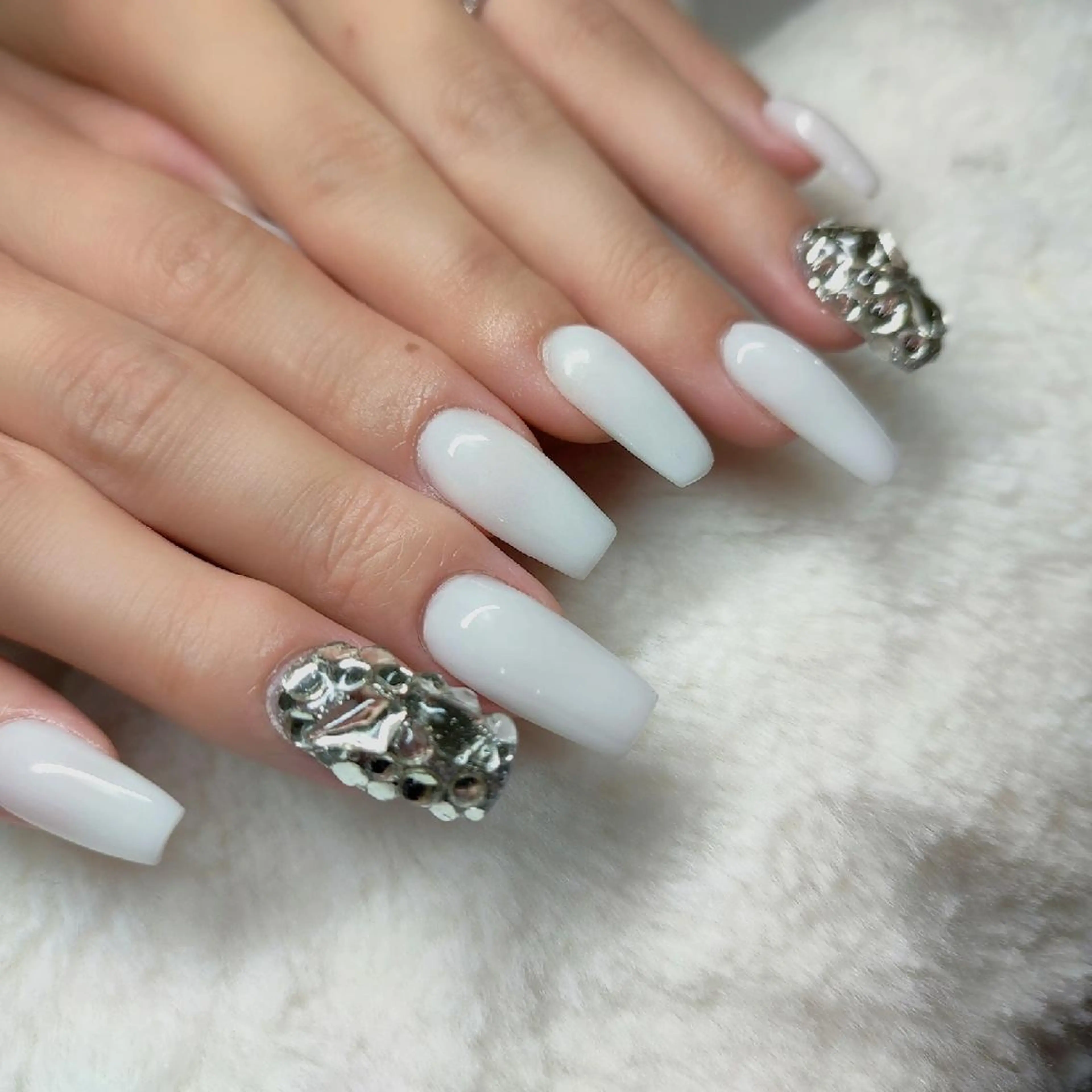 ネイル ハンドネイル RUNWAY 　　の眉毛・アイブロウイメージ