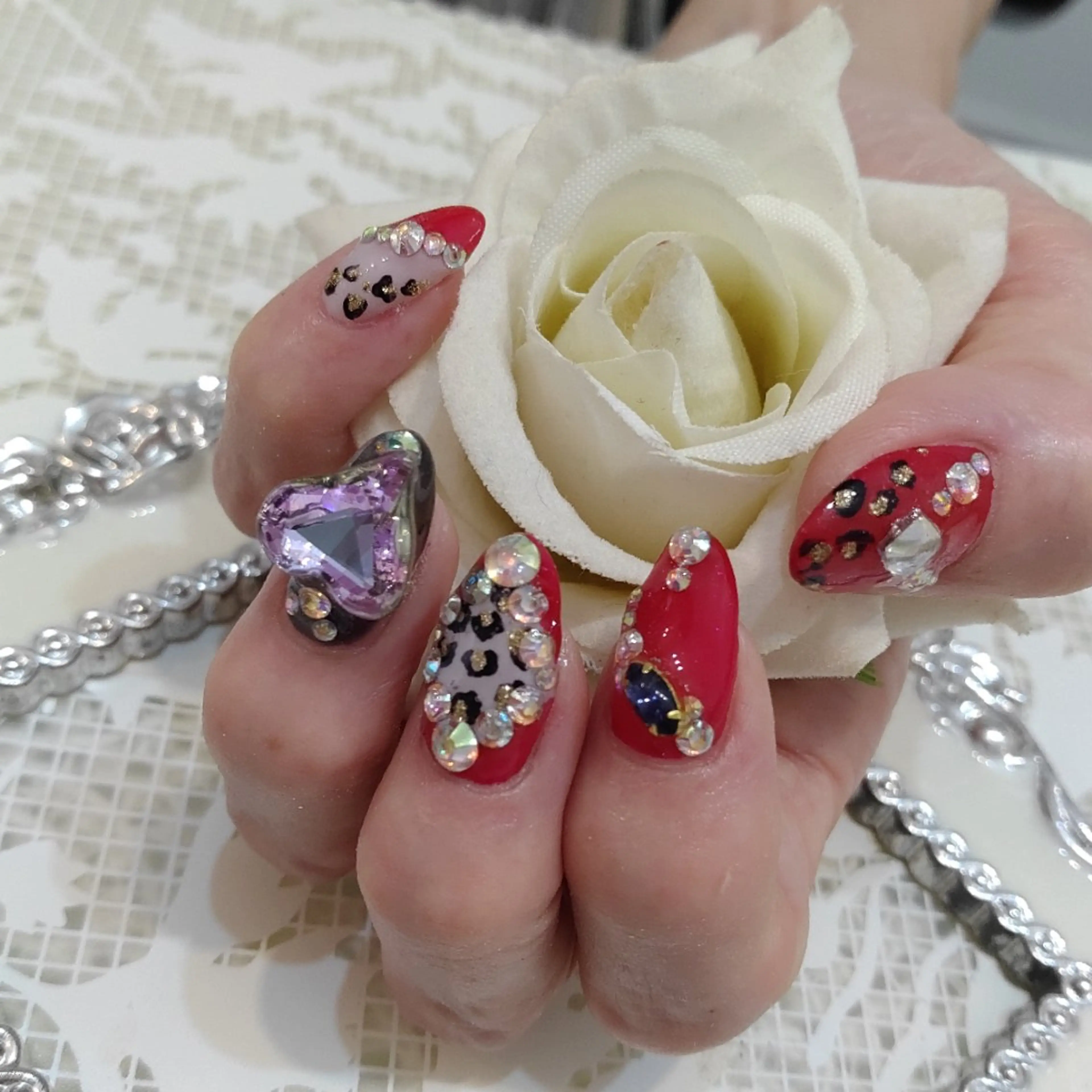 ネイル エステとネイル ローズコンフォートのネイルデザイン