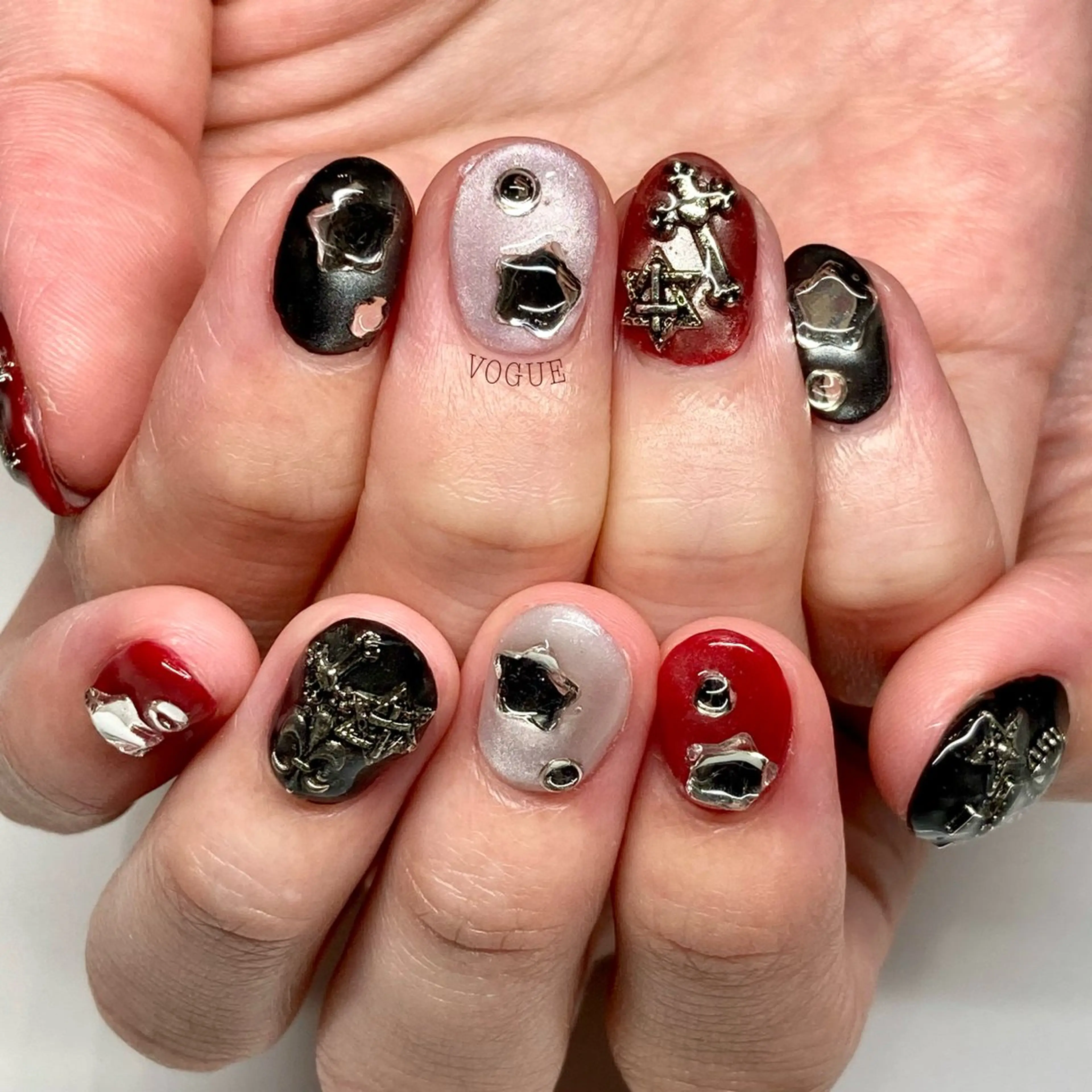 ネイル ハンドネイル VOGUE ×SWANのネイルデザイン