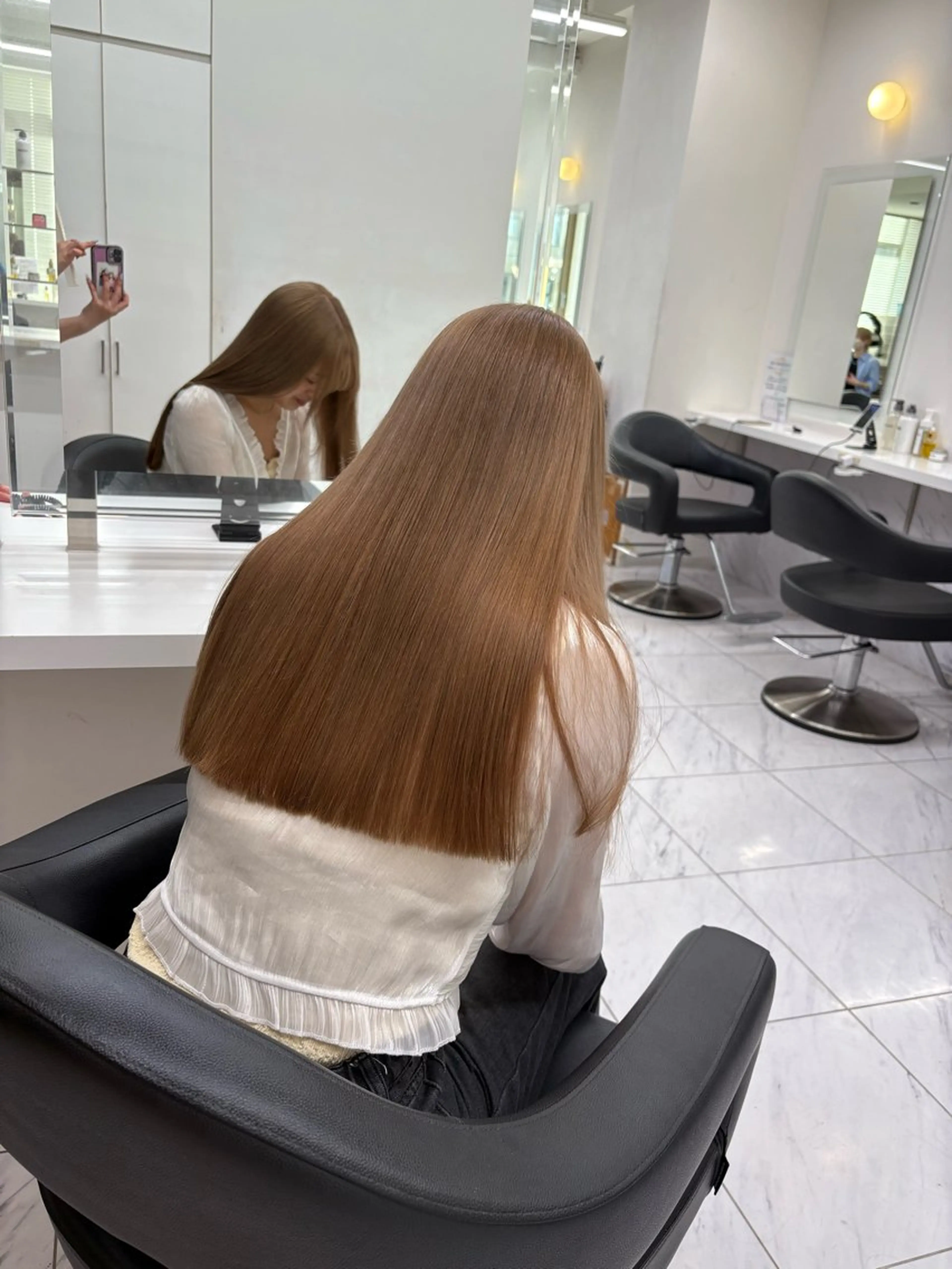 カラー ヘアカラー トリートメント ベージュ／ブラウン/ ナチュラルレイヤーのヘアスタイル