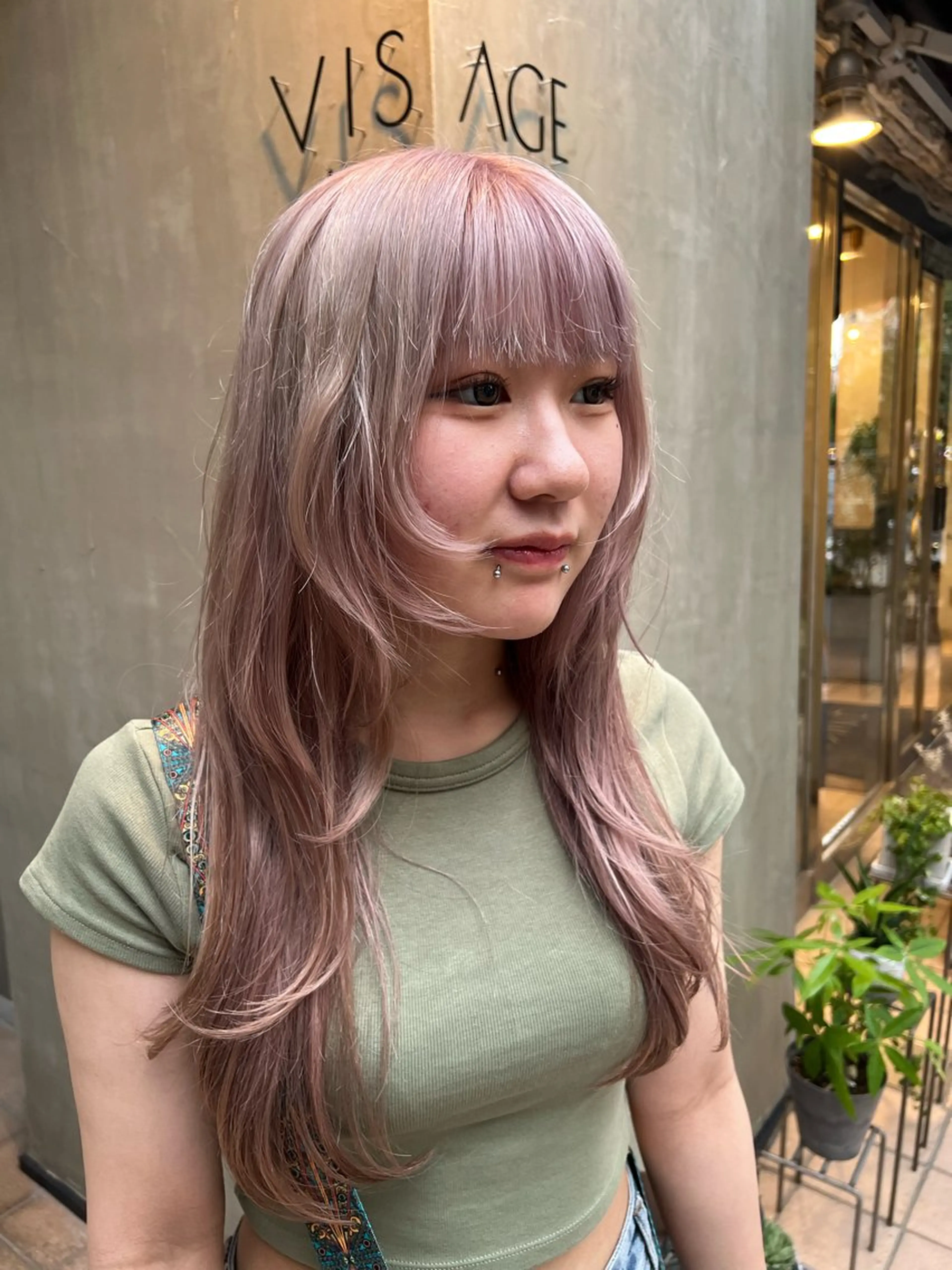 ロング カラー ベージュカラー グラデーションカラー ハイトーンカラー ミルクティーベージュ ピンクカラー カット ヘアカラー トリートメント いぐちしょうた🫧 VISAGEbaskのヘアスタイル