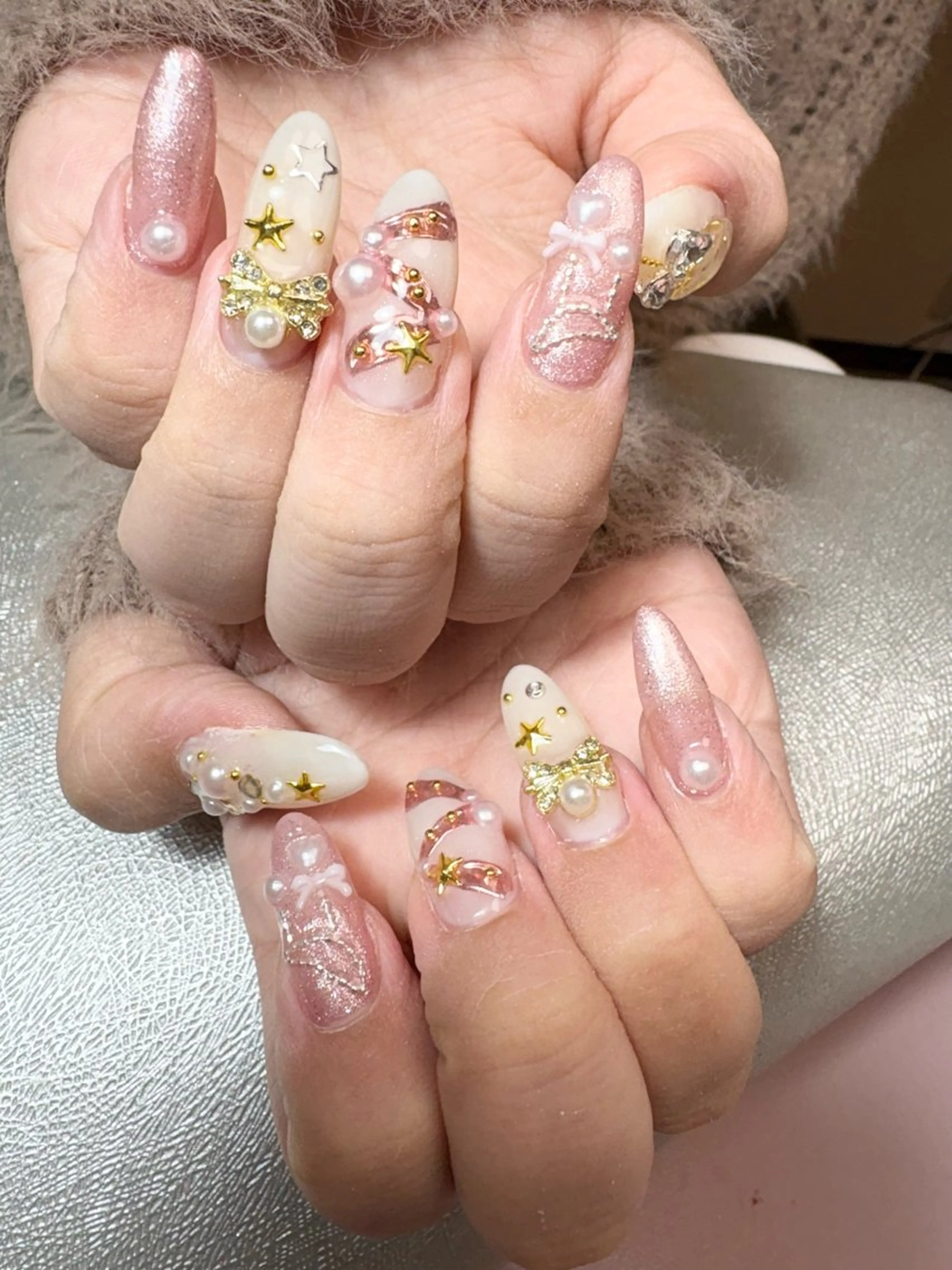 ネイル ピンク リボン 冬ネイル クリスマス ハンドネイル ✨韓国✨nail salonLumieのネイルデザイン