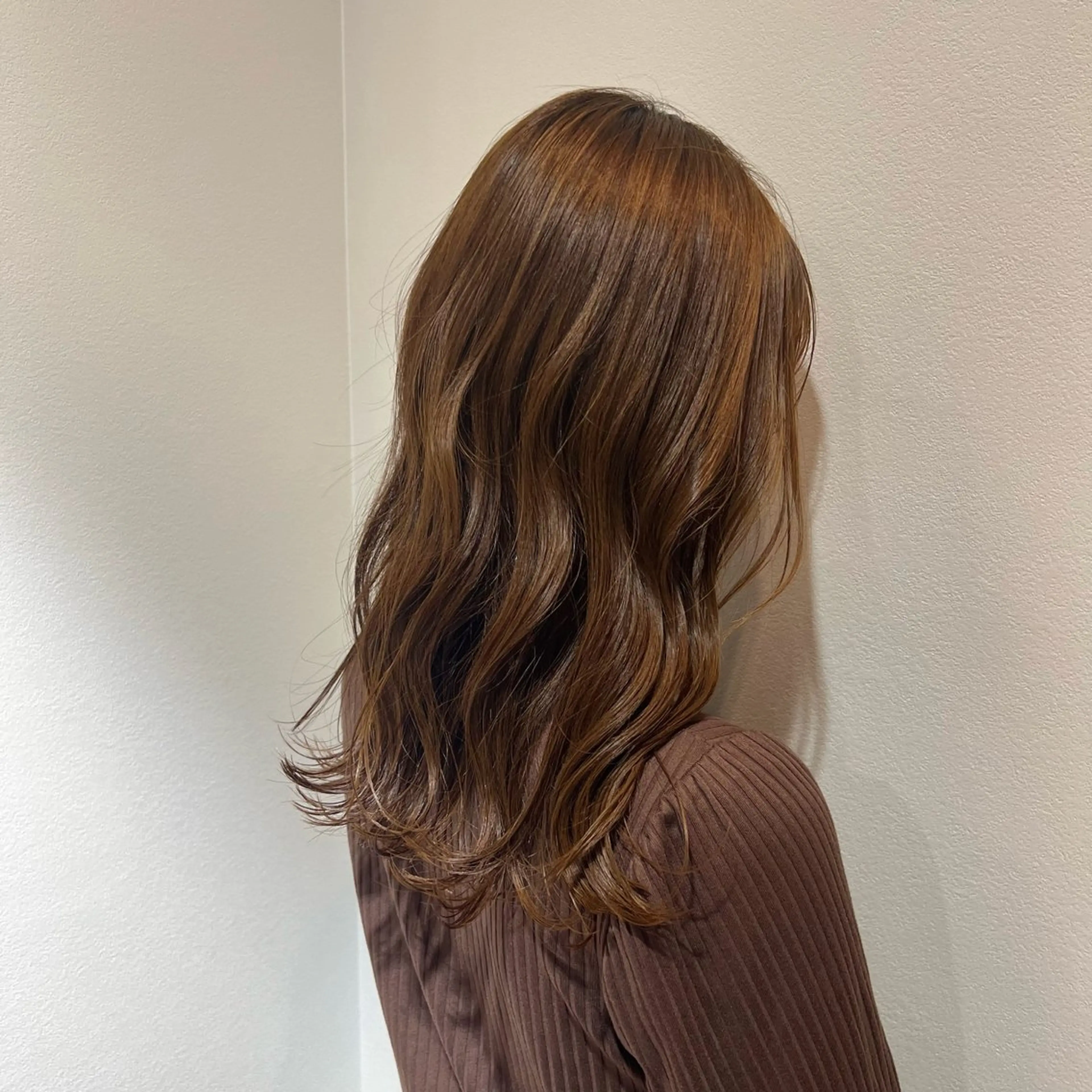 ロング カラー 伊藤 康乃のヘアスタイル