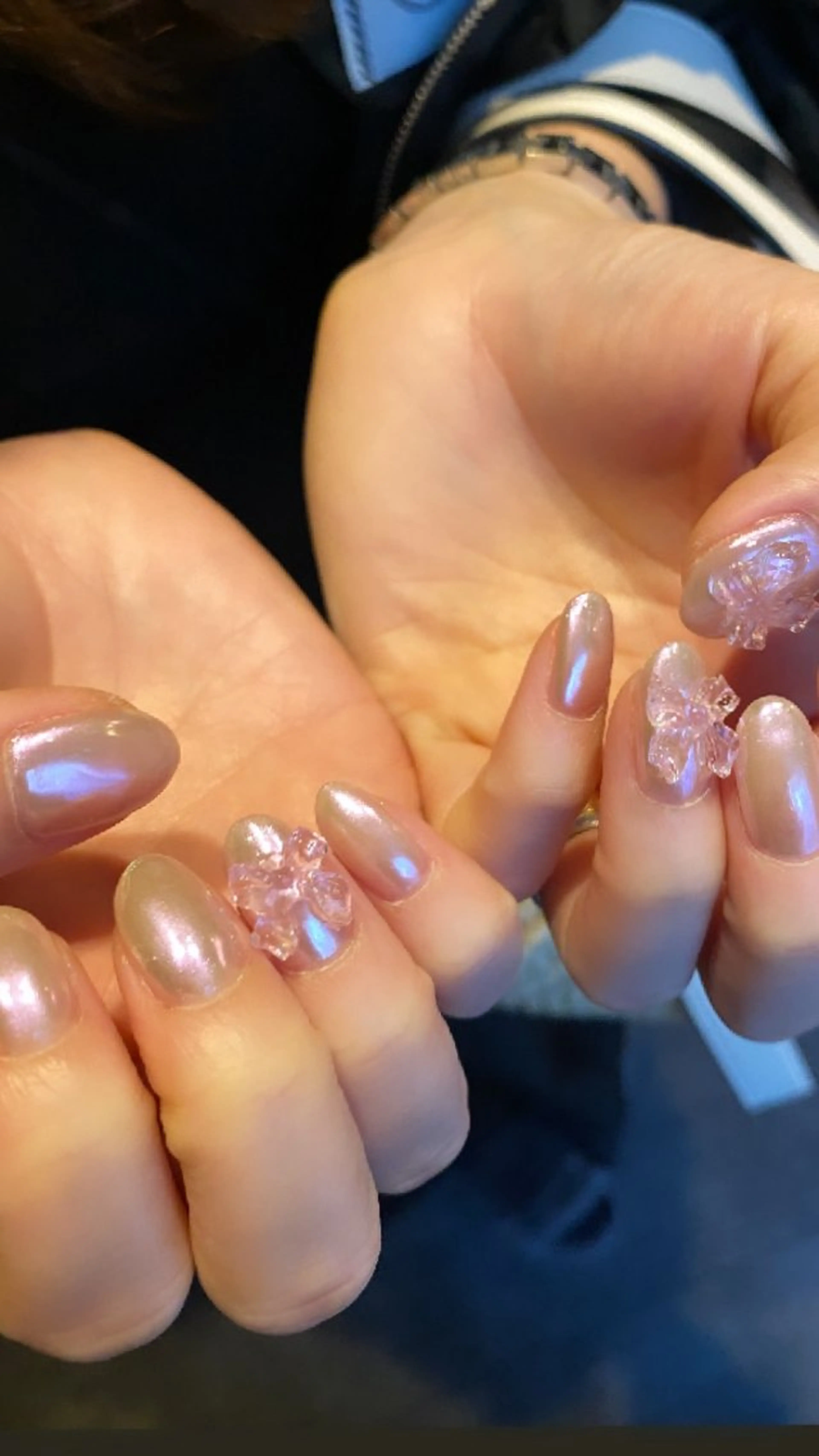 ネイル ミラーネイル 持ち込み ハンドネイル 13日3980円‼️ マグもデザインも◎のネイルデザイン