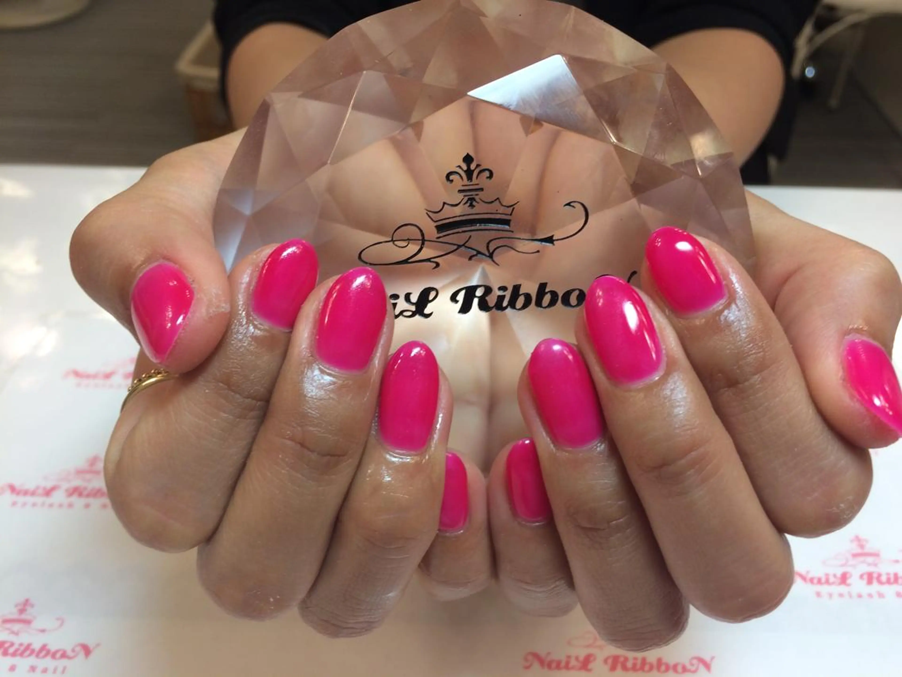 ネイル ネイルリボン 受付スタッフのネイルデザイン
