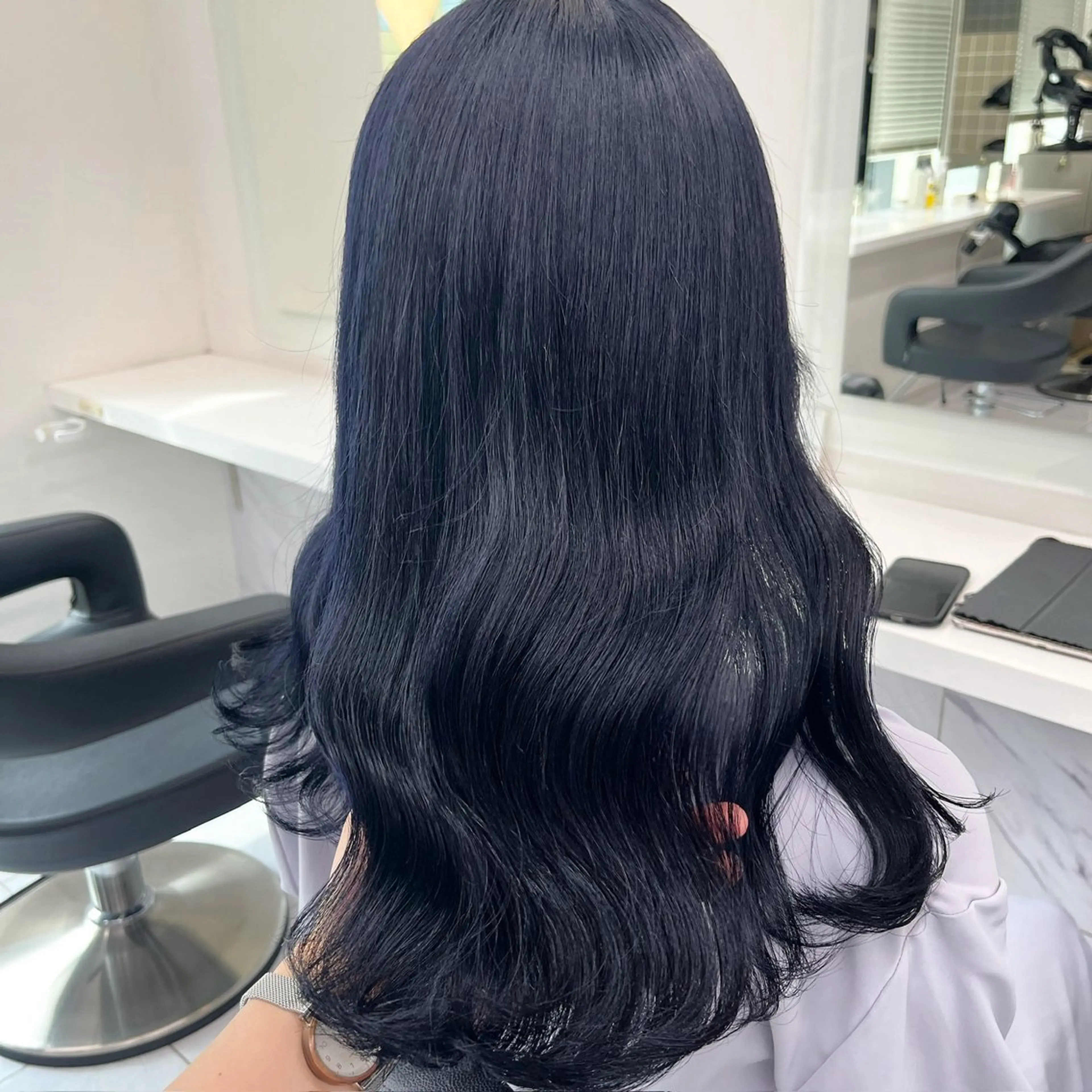 ロング ヘアカラー ヘッドスパ 寒色＆ブリーチ特化 寒色MiOのヘアスタイル