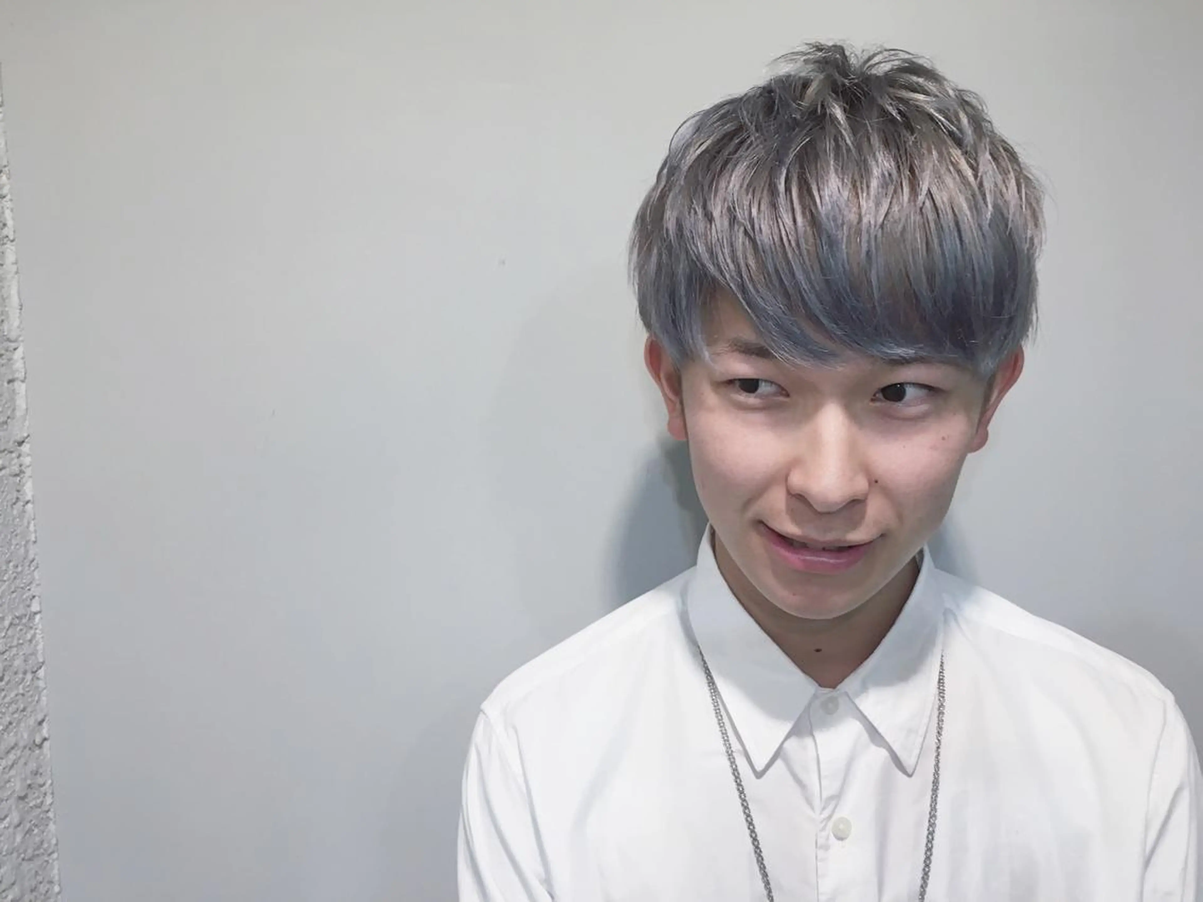 カラー メンズ アッシュ シルバー シルバーアッシュ てんま さやかのヘアスタイル