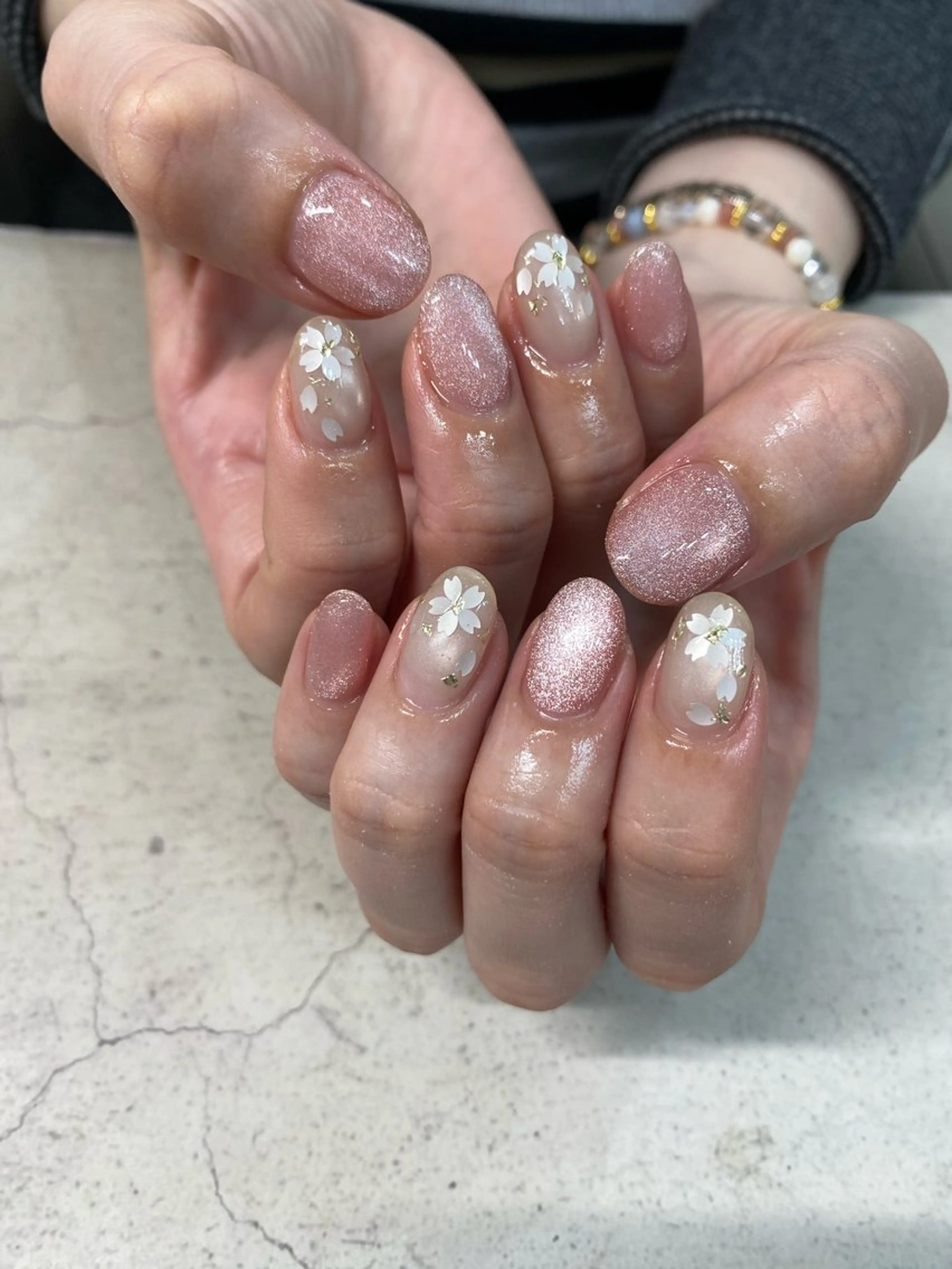 ネイル 桜ネイル マグネットネイル オフィスネイル 春ネイル ハンドネイル Olive nail salon所属・kawaguchi yukiのネイルデザイン