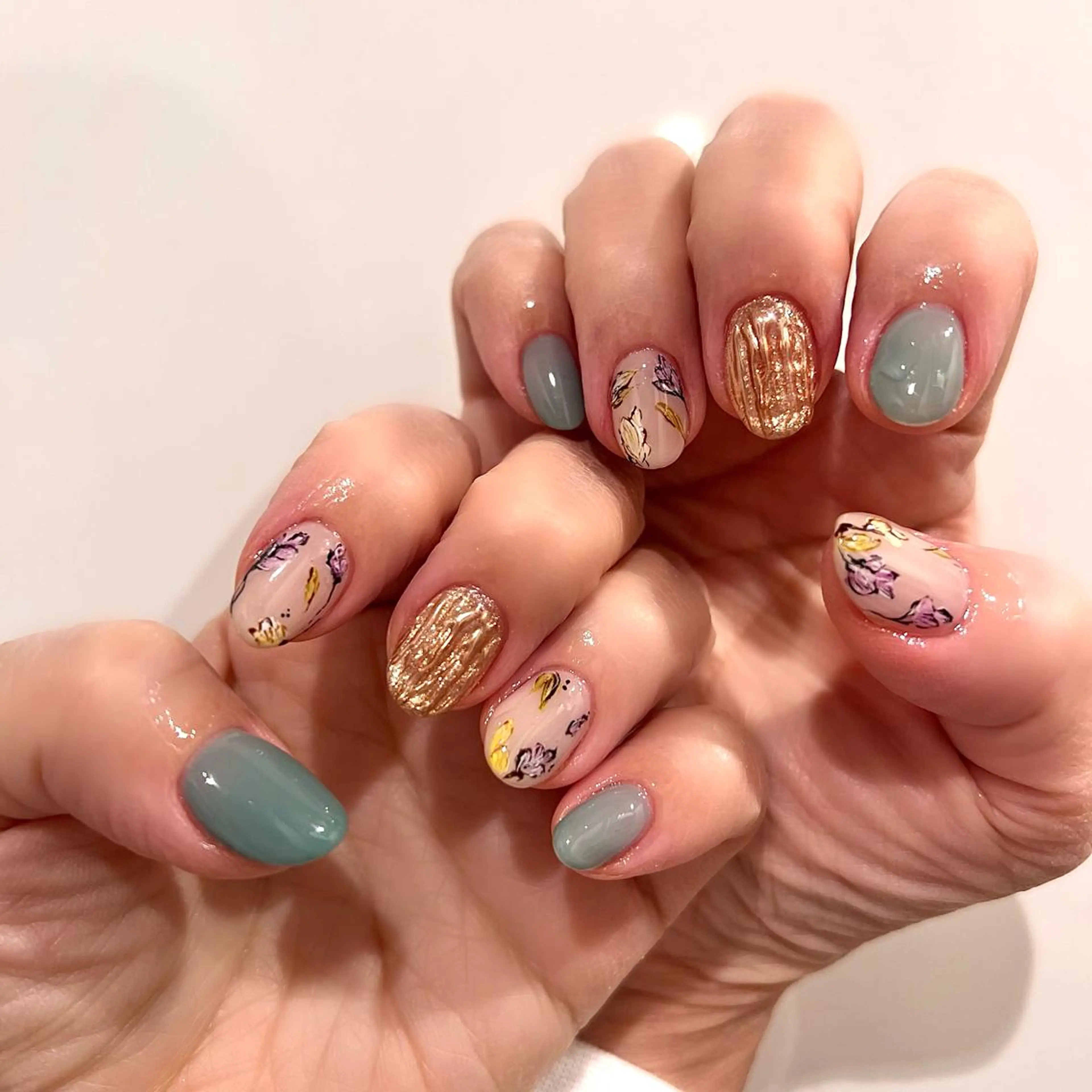 ネイル 黒葛原 めぐみのネイルデザイン