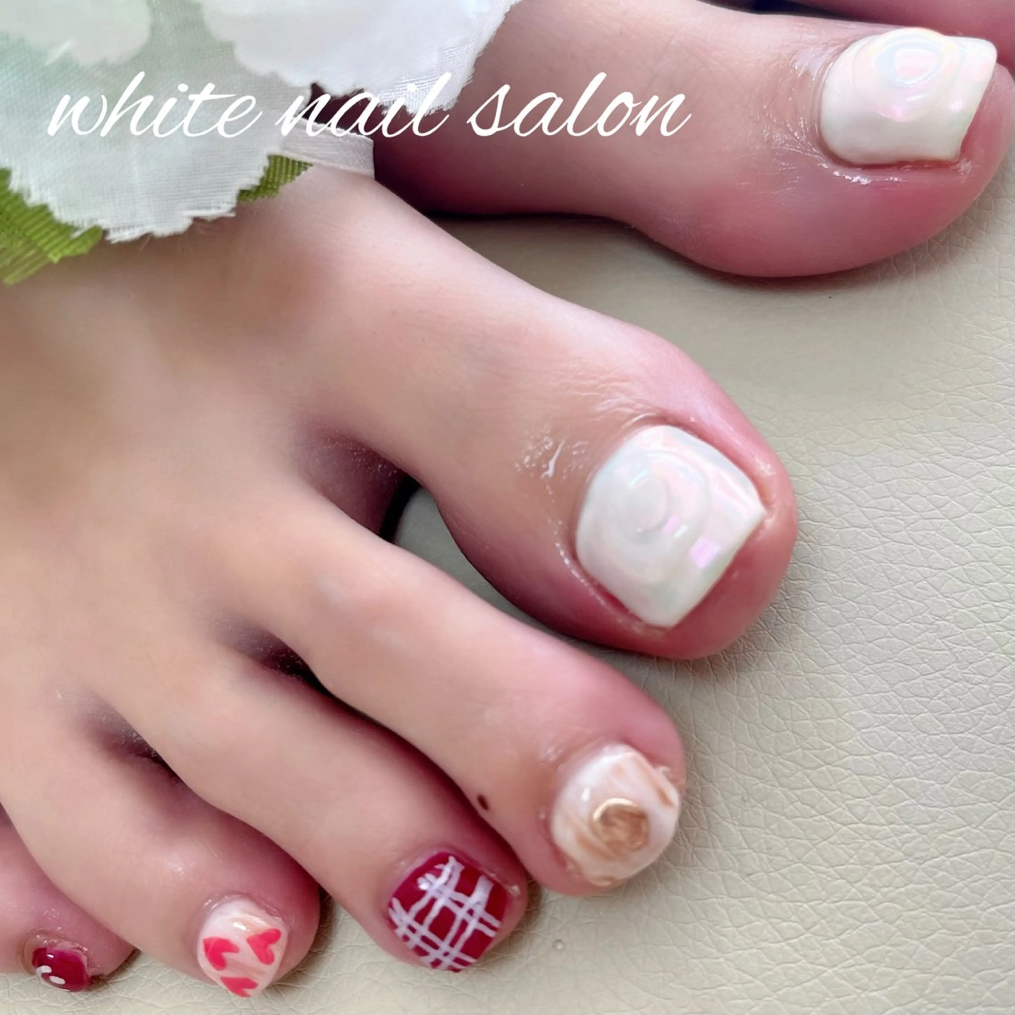 ネイル ラメ(グリッター) フットネイル white nail salonのネイルデザイン