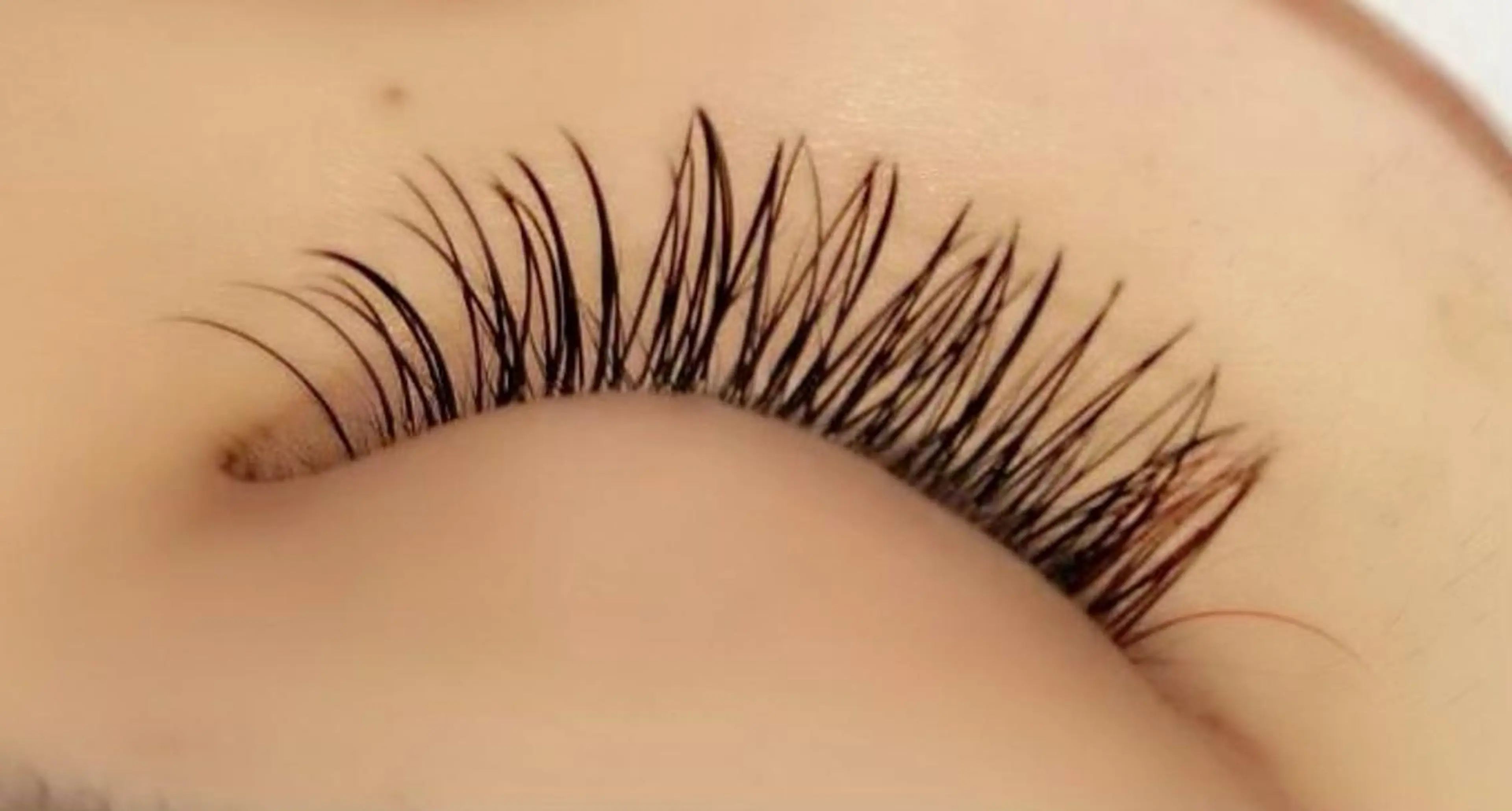 マツエク・マツパ 岡田詩織 MODE Ks松原店のヘアスタイル