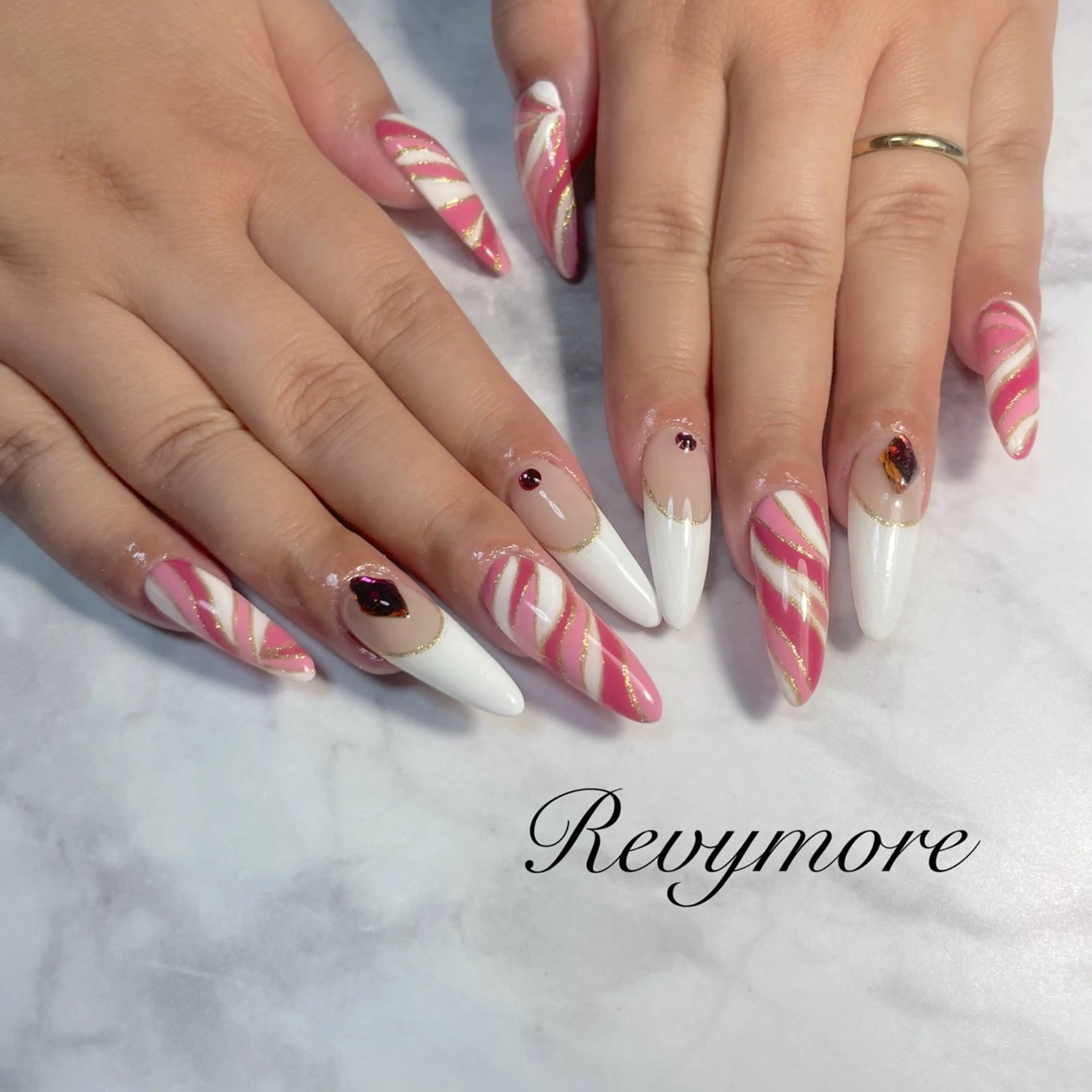 ネイル ジェルネイル キラキラネイル 韓国ネイル 大理石ネイル(マーブル) ニュアンスネイル nail salon Revymore所属・nail salon Revymoreのネイルデザイン