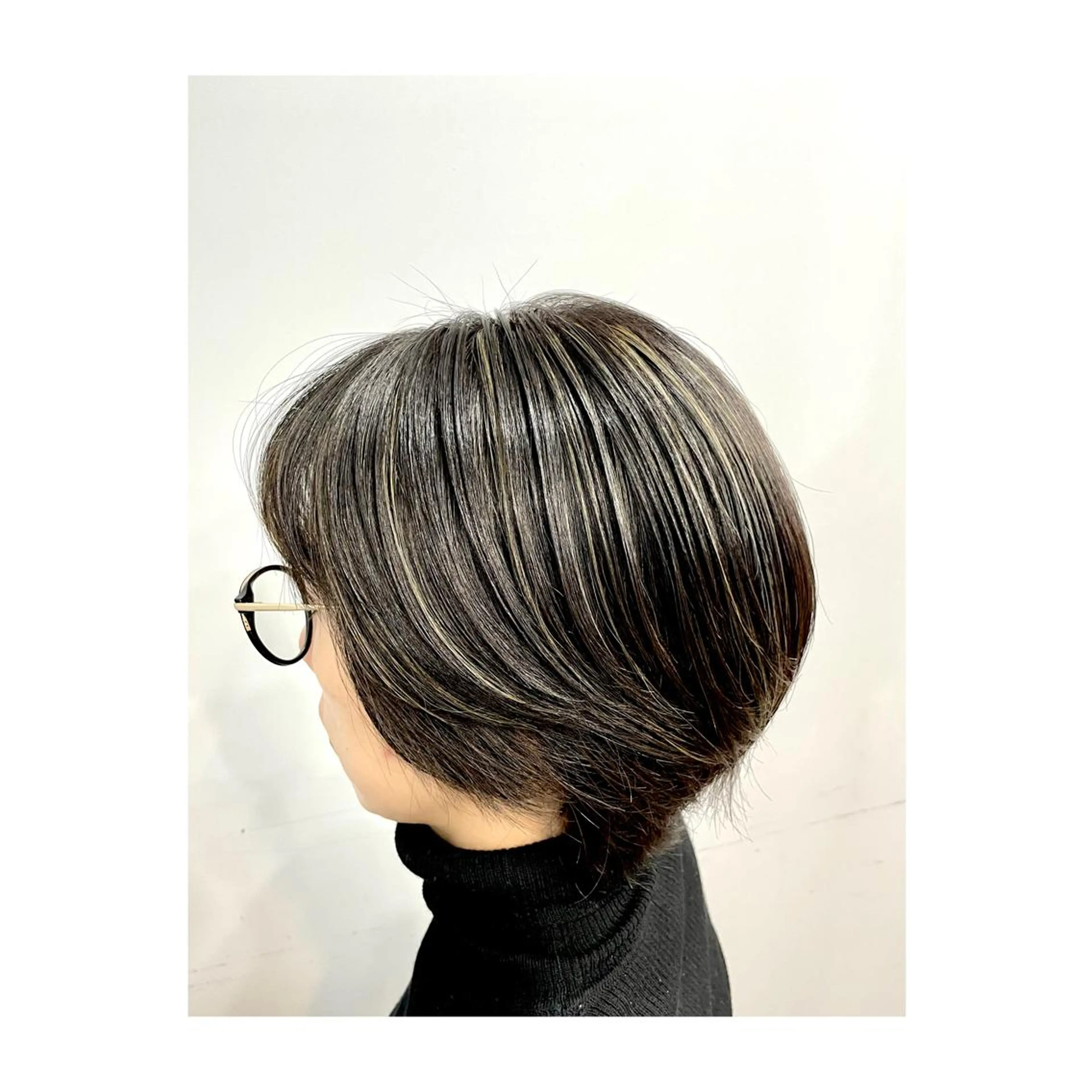 ミディアム カラー メンズ メンズバレイヤージュ メンズブリーチ メンズハイライト メンズハイトーン メンズインナーカラー カット ヘアカラー トリートメント ヘッドスパ ヘアセット ®️レイヤー/透明感 カラー/星野六三四のヘアスタイル