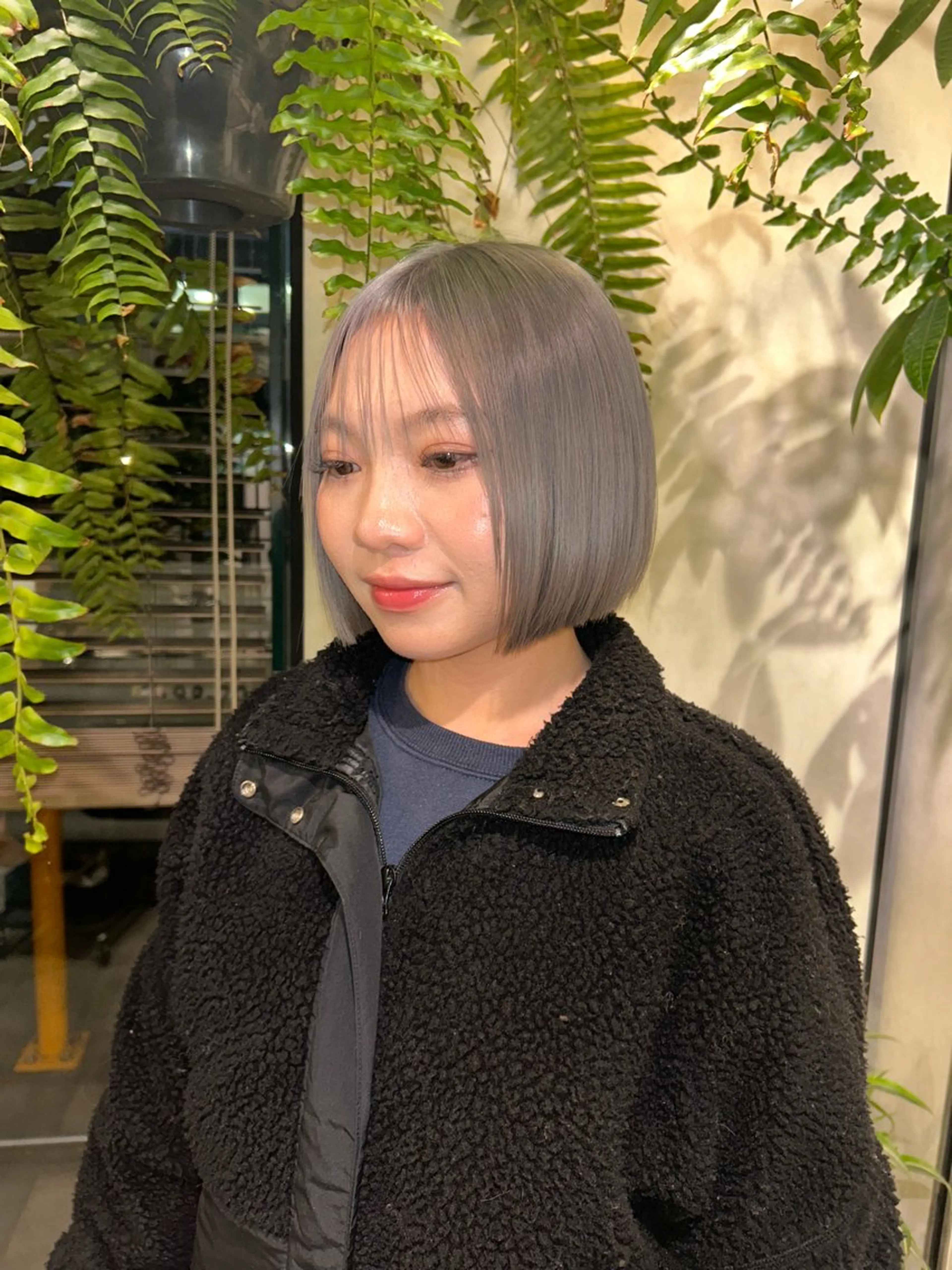 ショート カット ヘアカラー トリートメント ショート、ボブ レイヤーカット、前髪のヘアスタイル