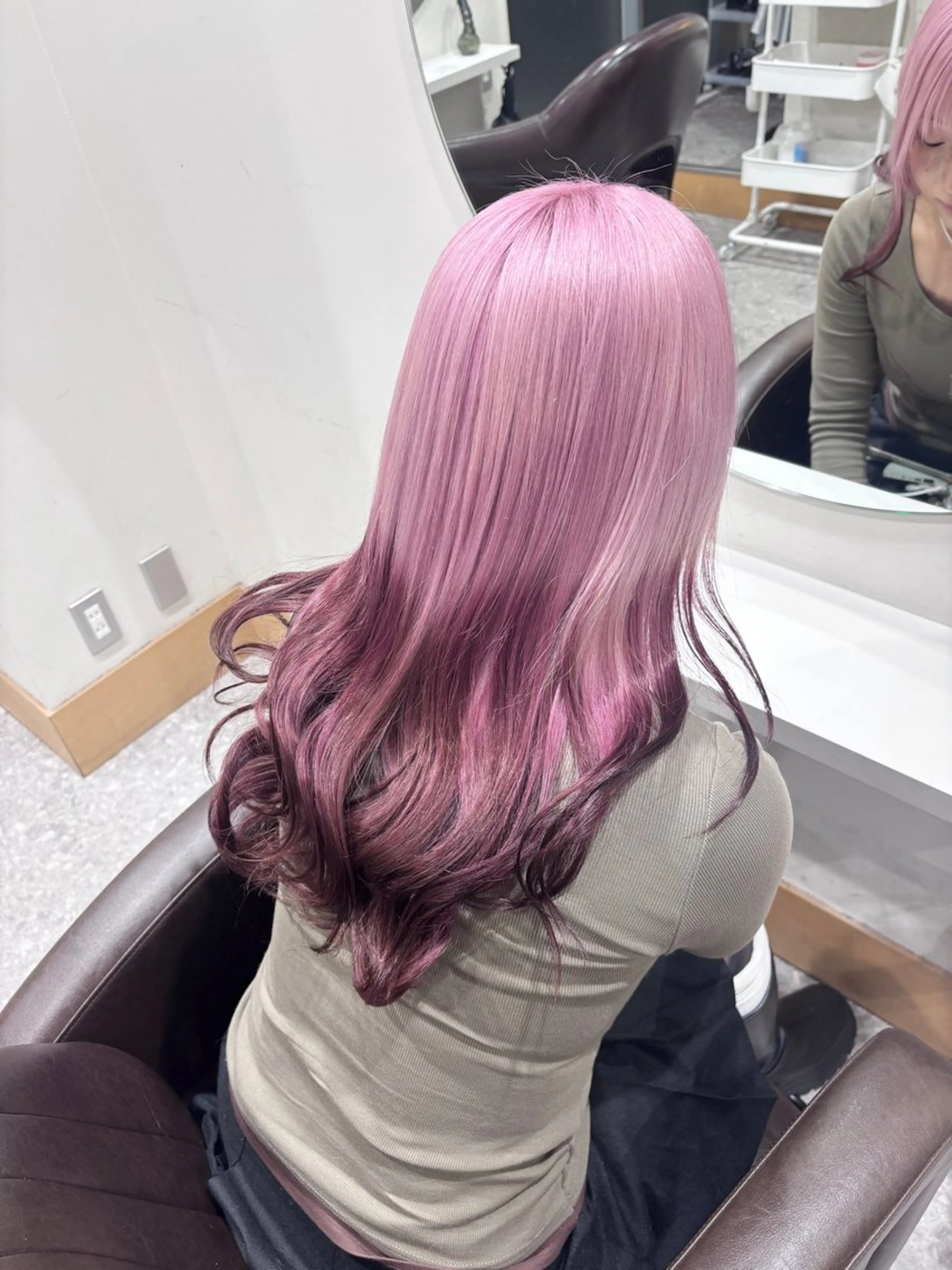 ロング カラー ヘアカラー トリートメント ヘッドスパ ブリーチ予約率90% 以上✨森山陽向のヘアスタイル